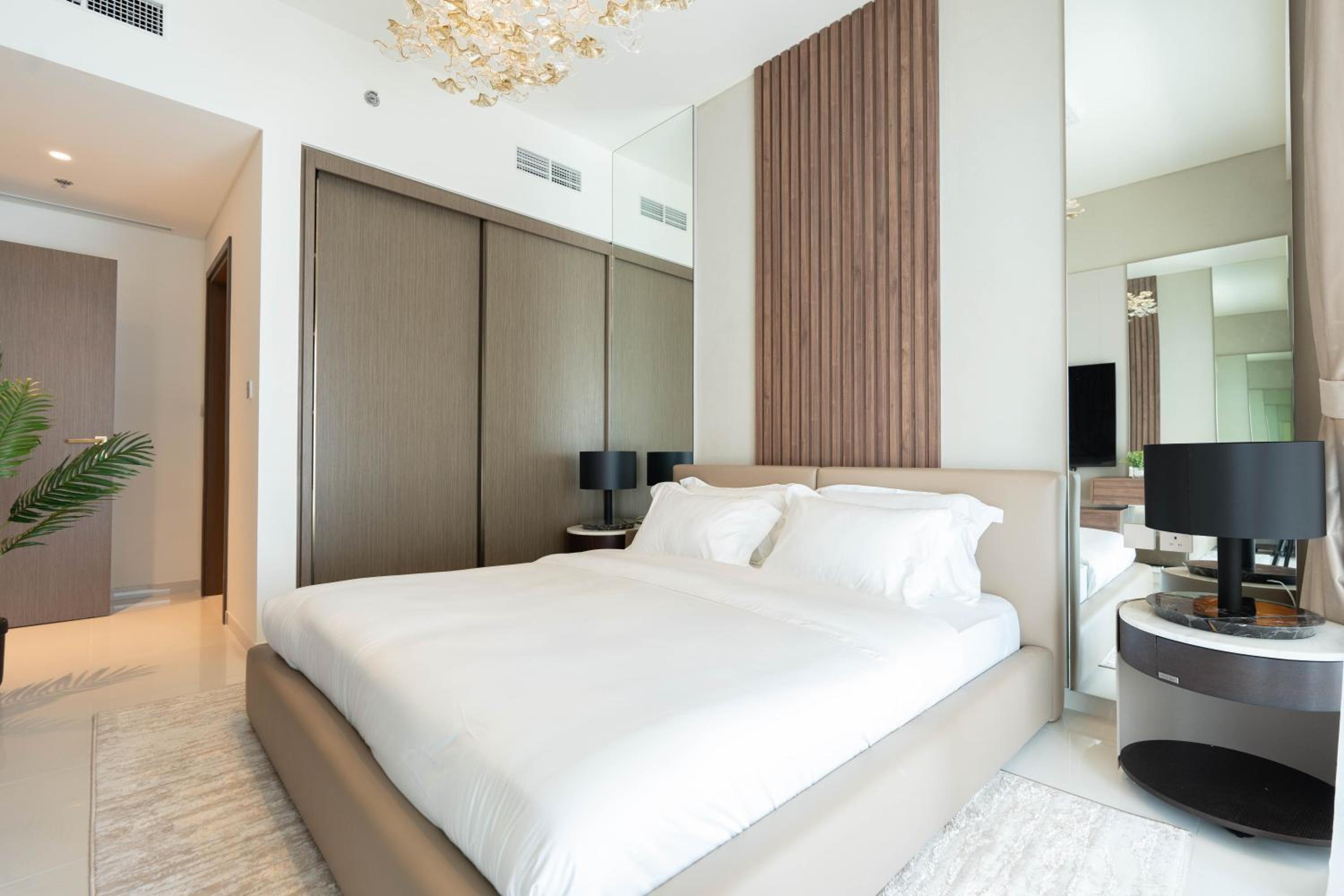 KeyRock - Grand Bleu Escape with Iconic Palm Views