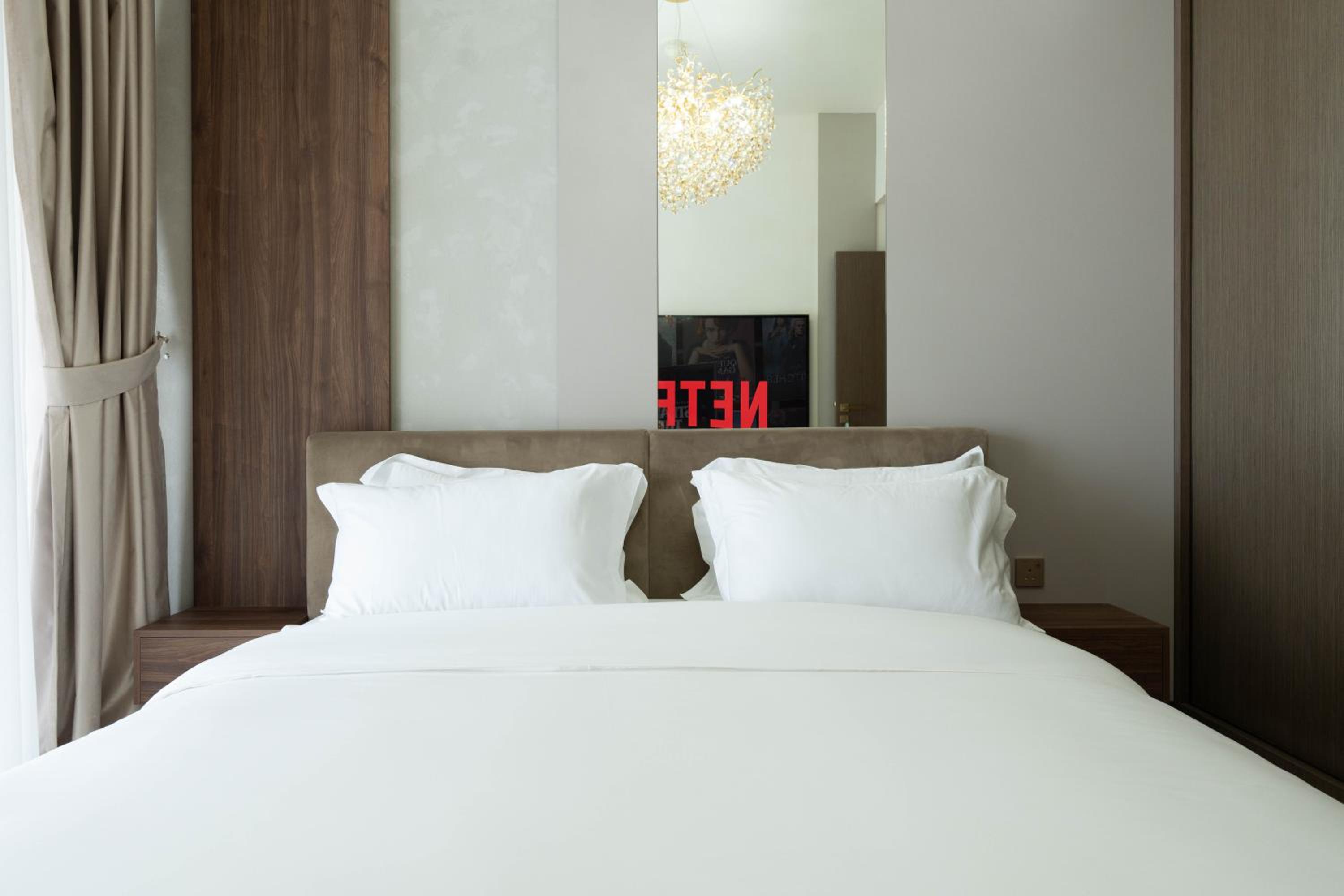KeyRock - Grand Bleu Escape with Iconic Palm Views