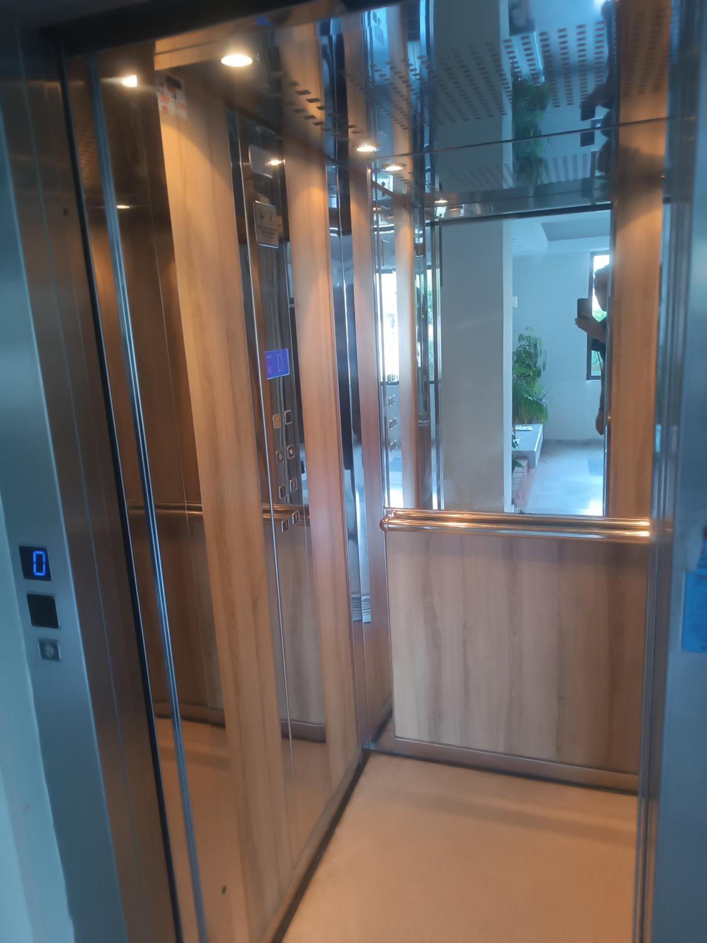 Ζ Luxury near Airport