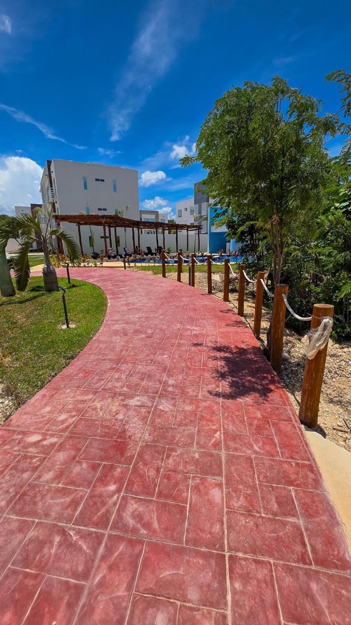 New Casa Flores in Polígono Sur with pool