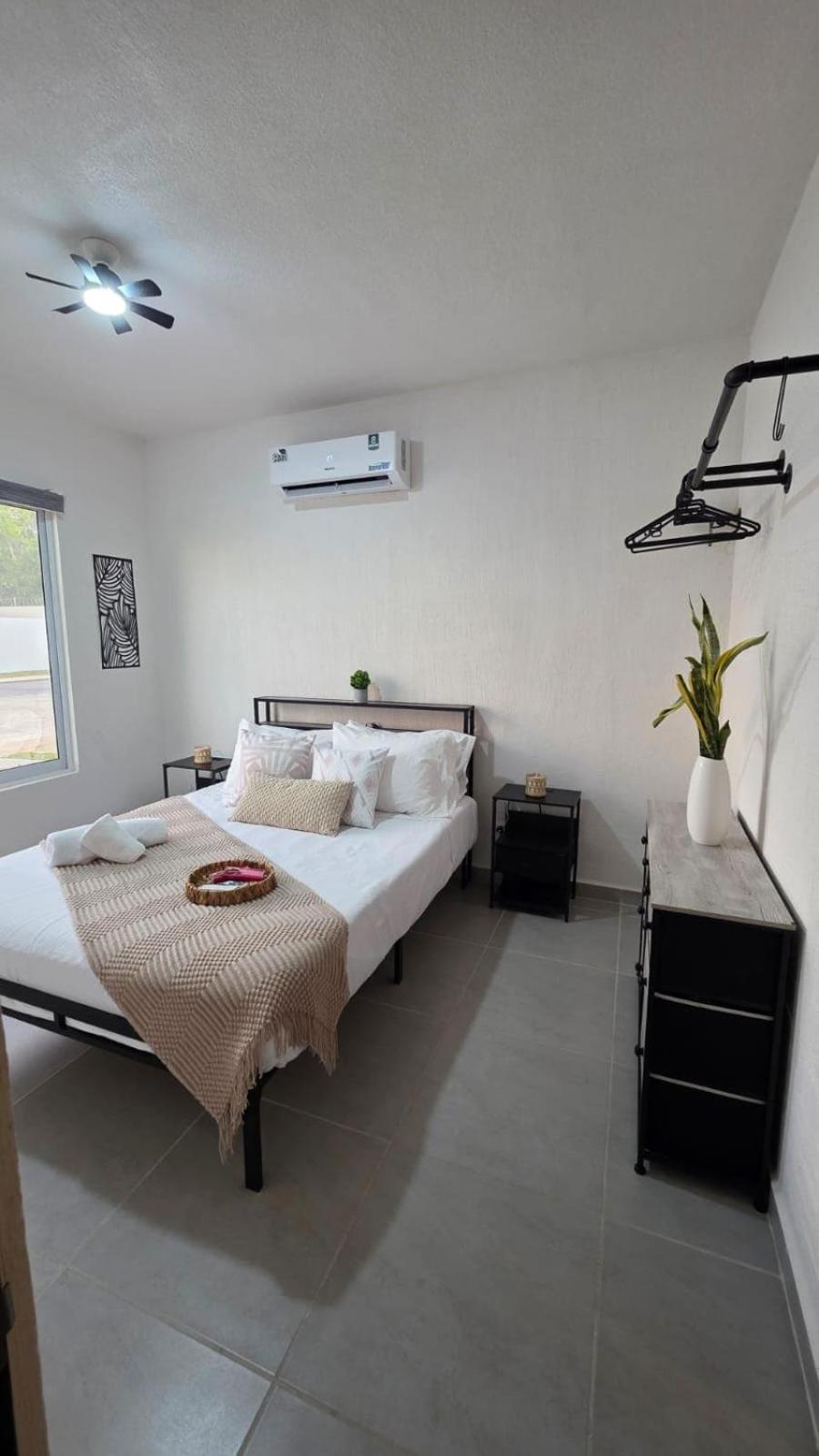 New Casa Flores in Polígono Sur with pool