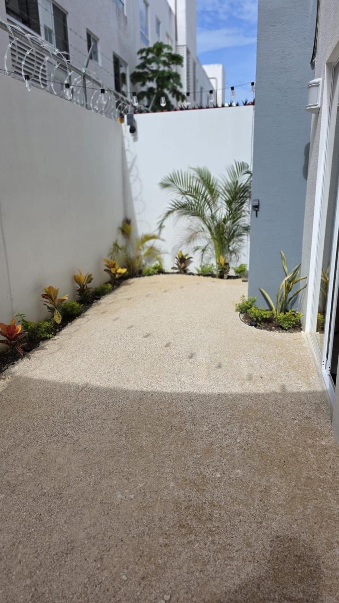 New Casa Flores in Polígono Sur with pool