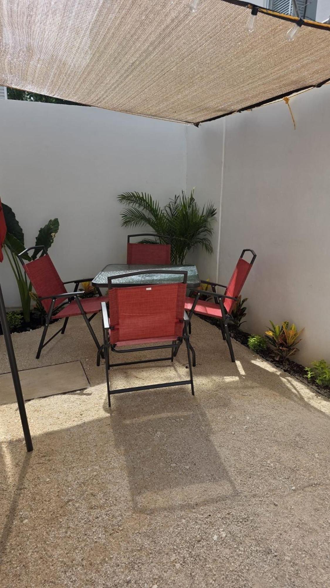 New Casa Flores in Polígono Sur with pool