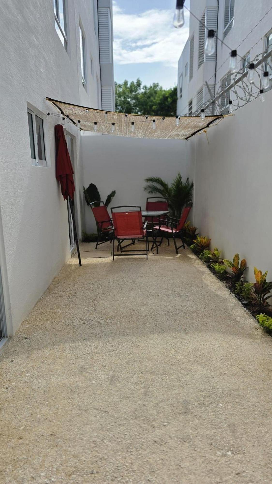 New Casa Flores in Polígono Sur with pool