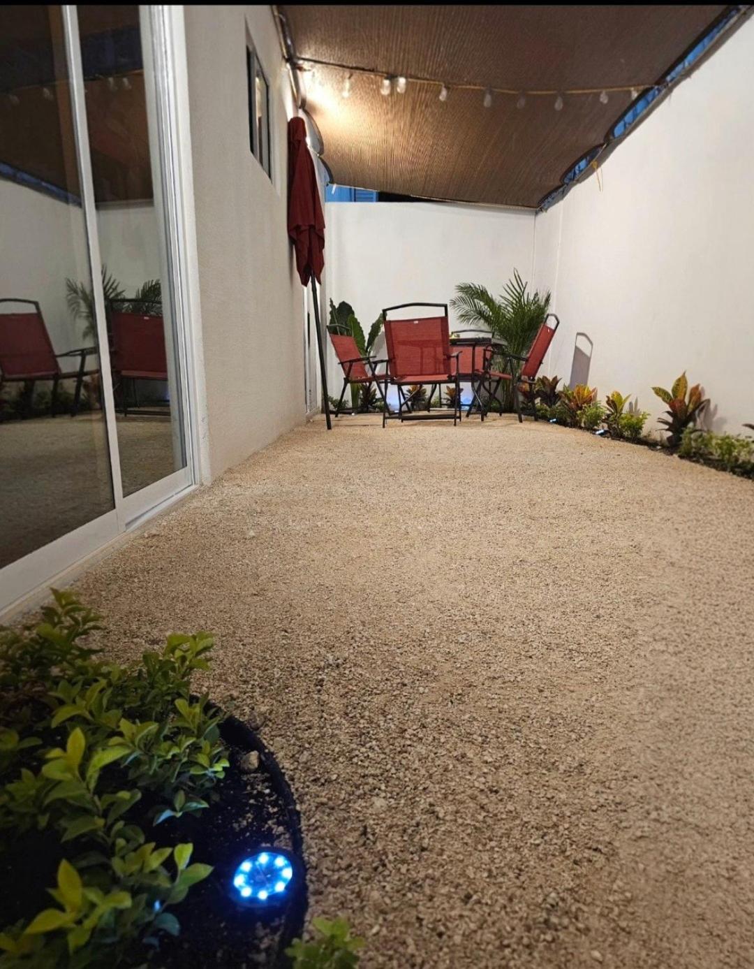 New Casa Flores in Polígono Sur with pool