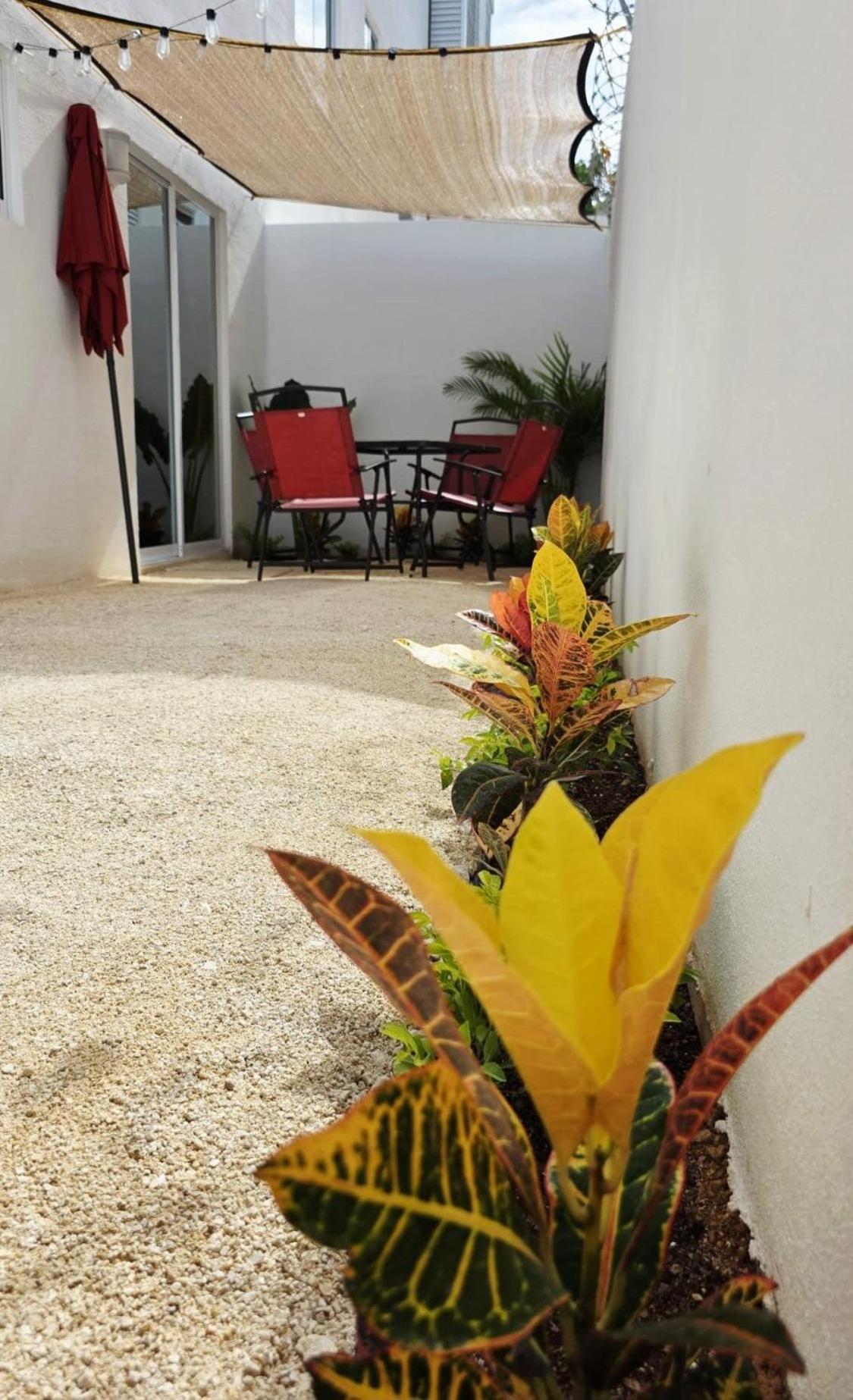 New Casa Flores in Polígono Sur with pool
