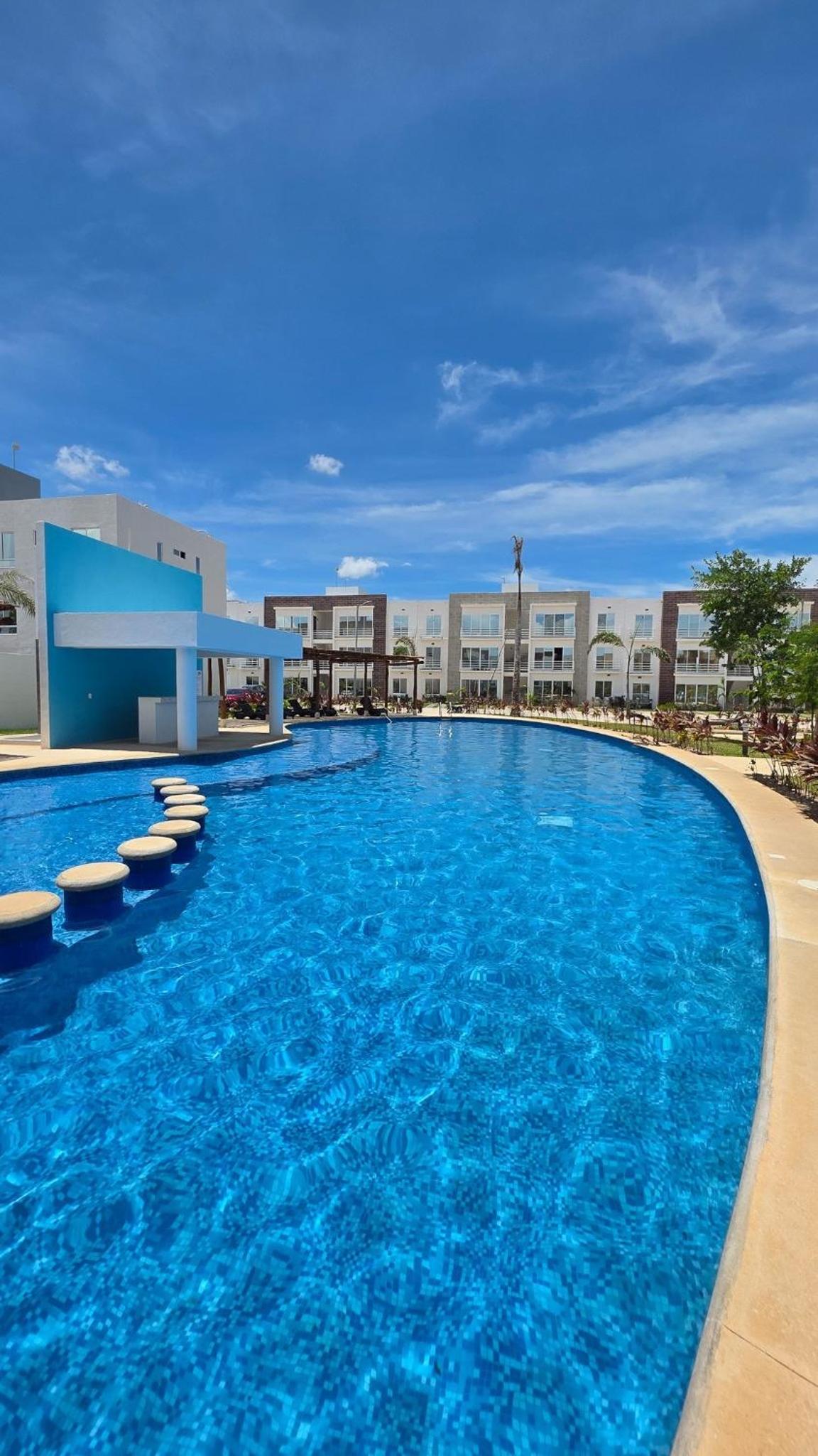 New Casa Flores in Polígono Sur with pool