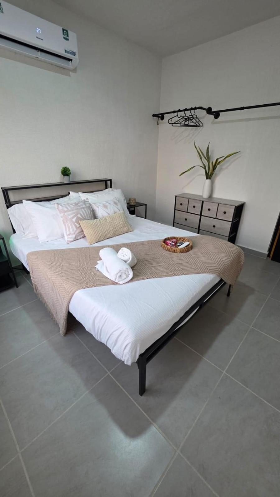 New Casa Flores in Polígono Sur with pool