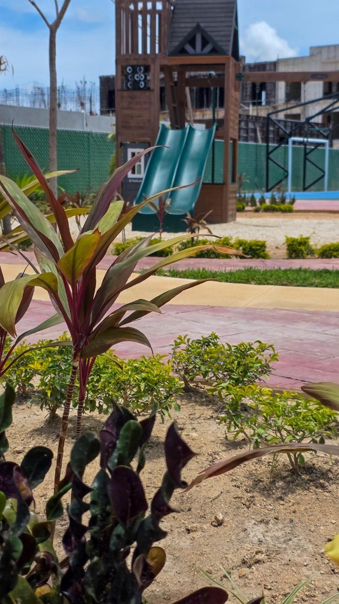 New Casa Flores in Polígono Sur with pool