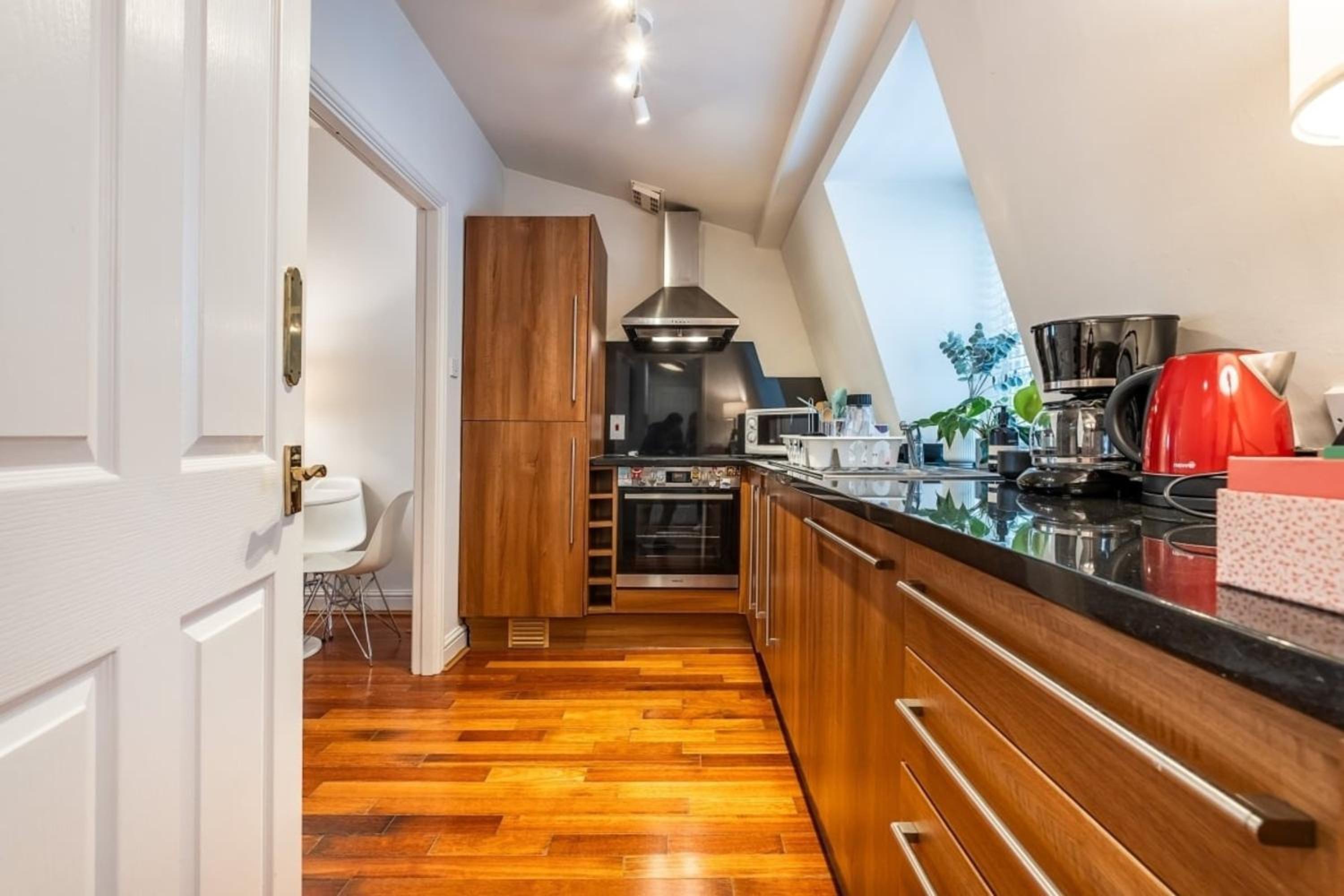 1300ft Fitzrovia Soho 2B2B by Tottenham Court Road Station Elizabeth line & Oxford Street