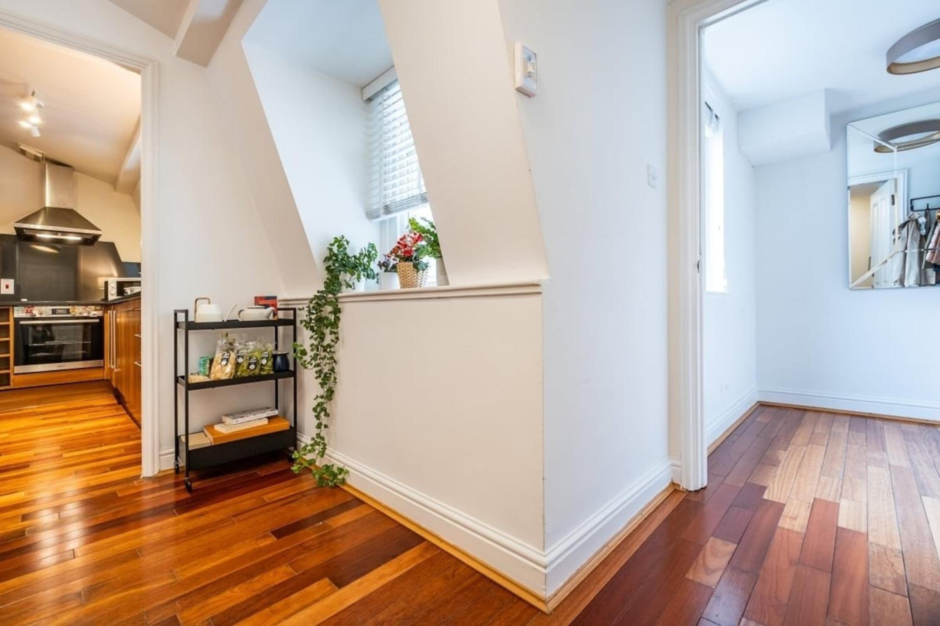 1300ft Fitzrovia Soho 2B2B by Tottenham Court Road Station Elizabeth line & Oxford Street