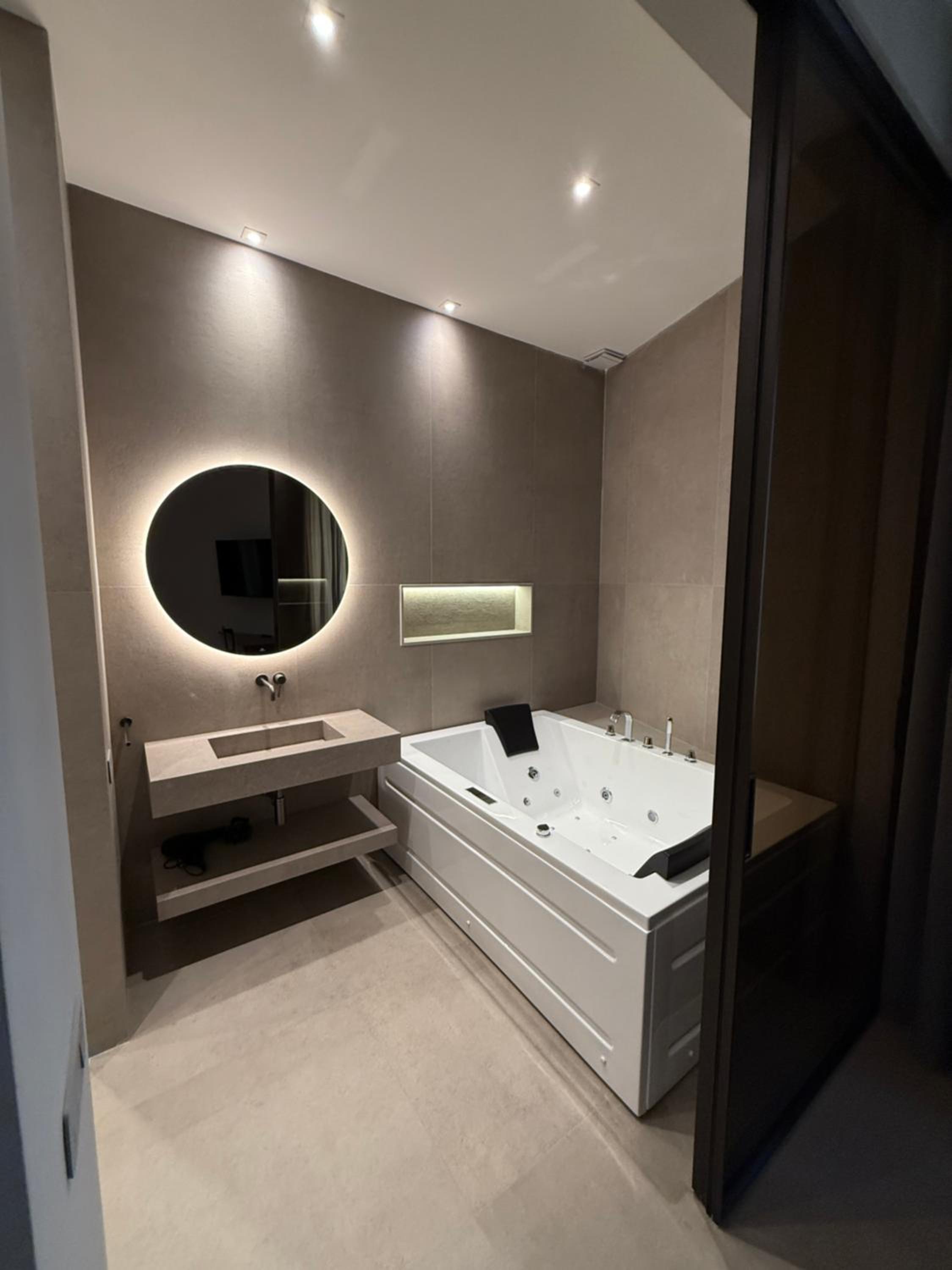 Leopoldo Suites