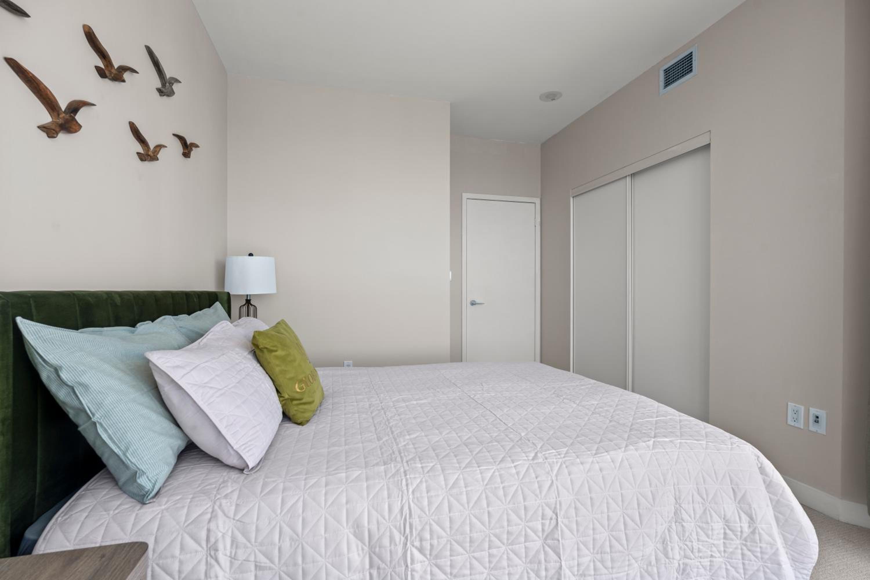 High Floor 1 Bedroom Condo Iceboat Terrace Downtown Toronto