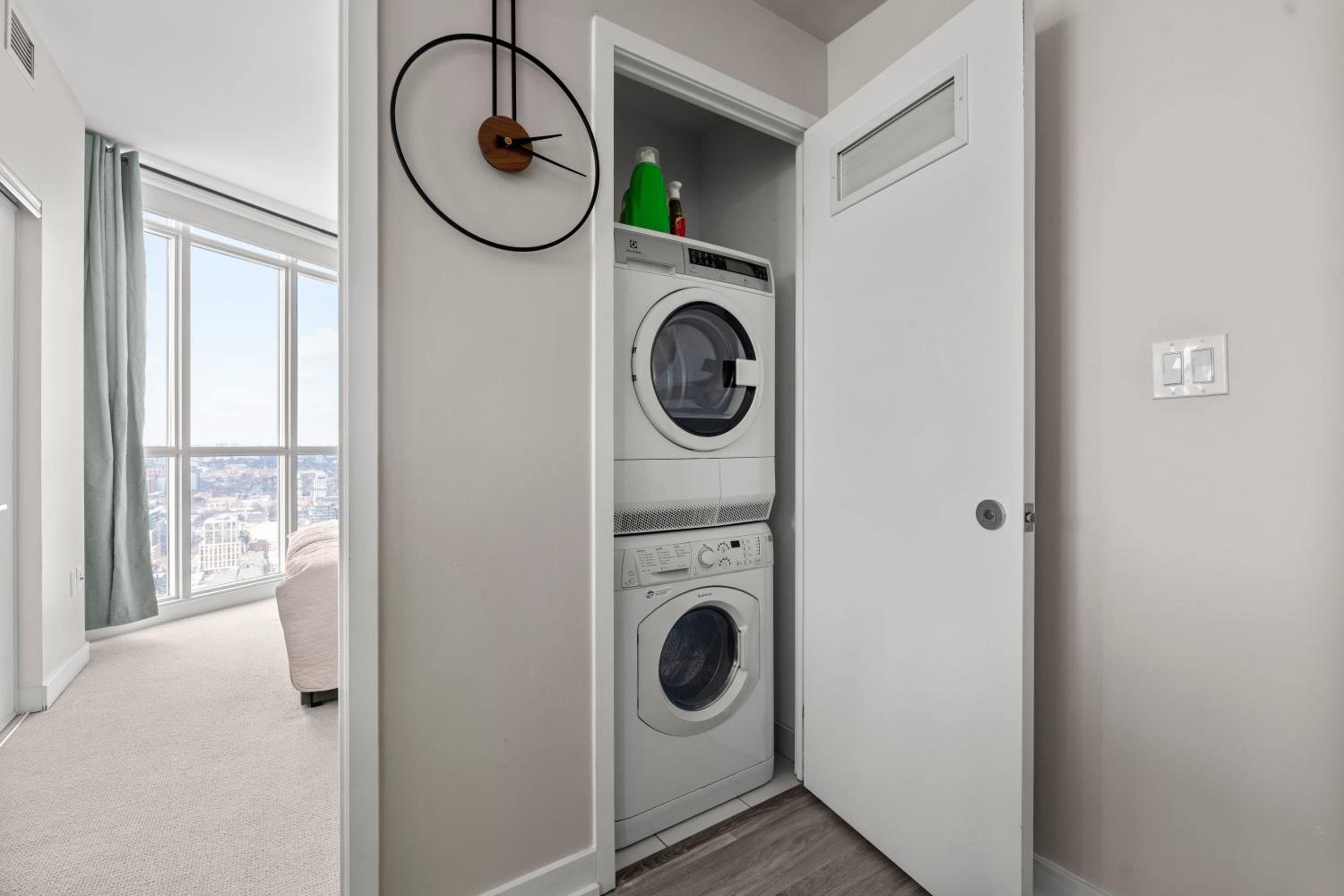 High Floor 1 Bedroom Condo Iceboat Terrace Downtown Toronto