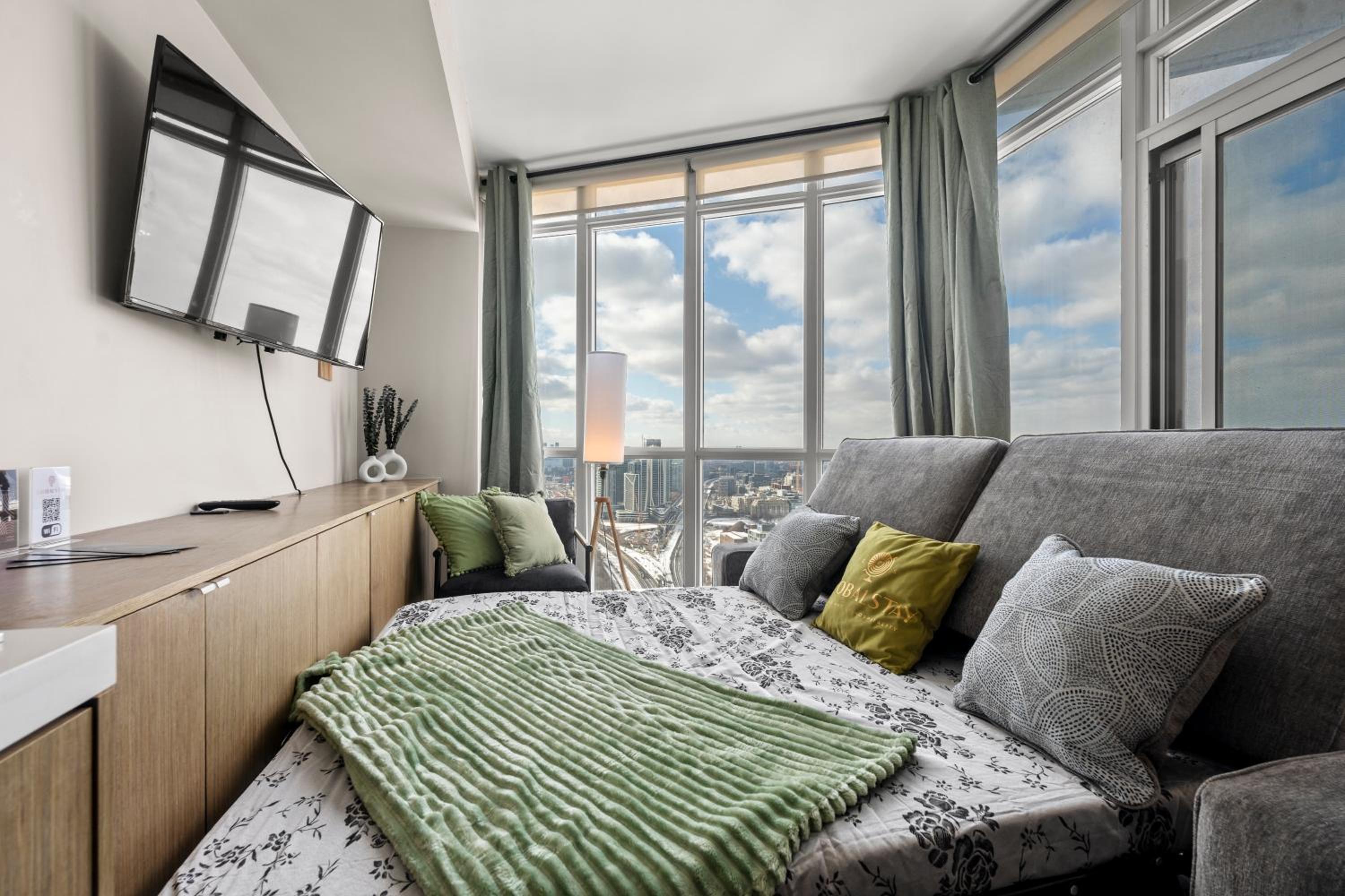 High Floor 1 Bedroom Condo Iceboat Terrace Downtown Toronto