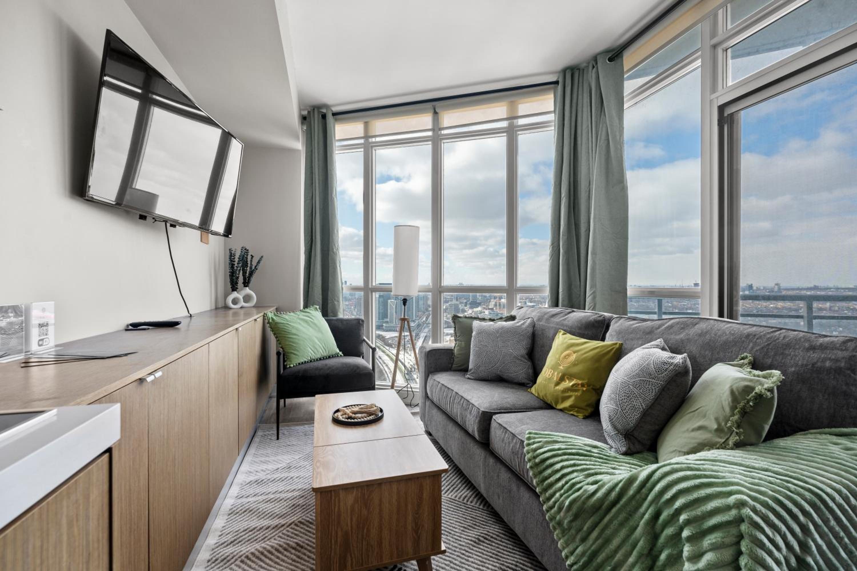 High Floor 1 Bedroom Condo Iceboat Terrace Downtown Toronto