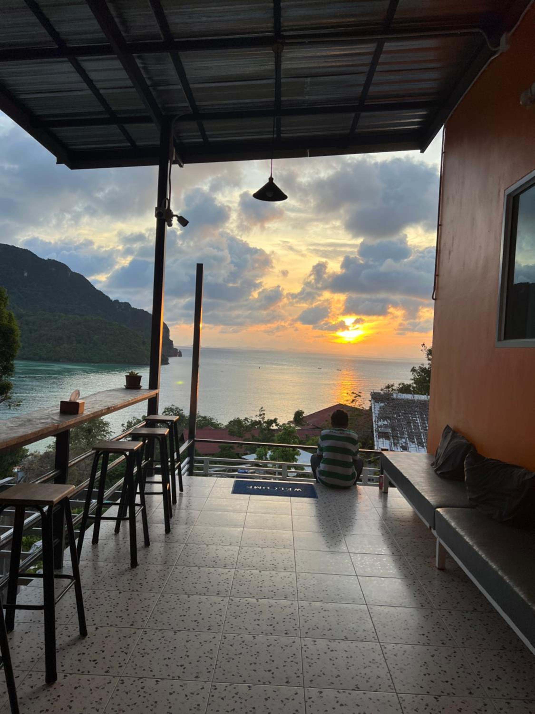 The view Hostel