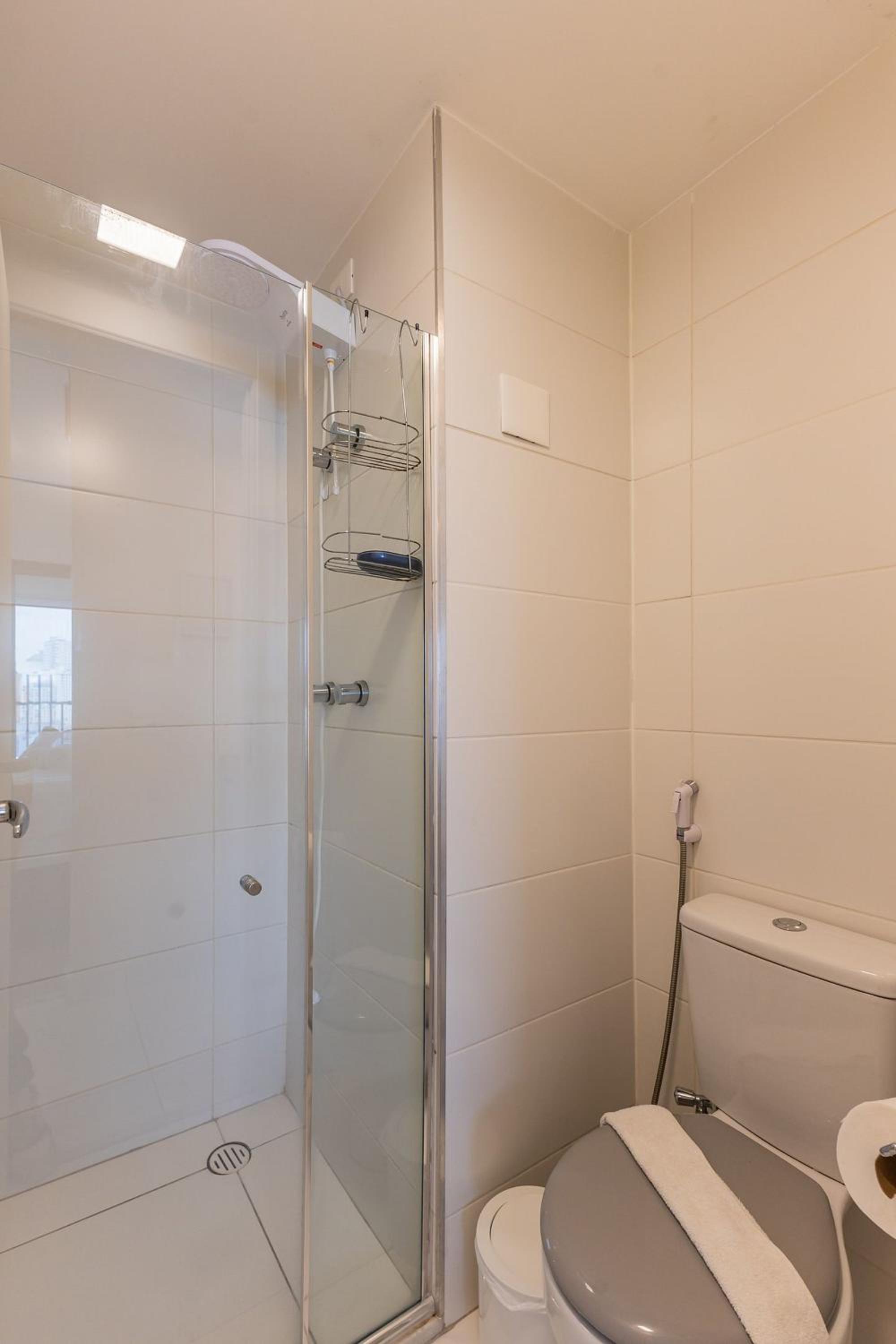 Studio com coworking, piscina e vista da cidade