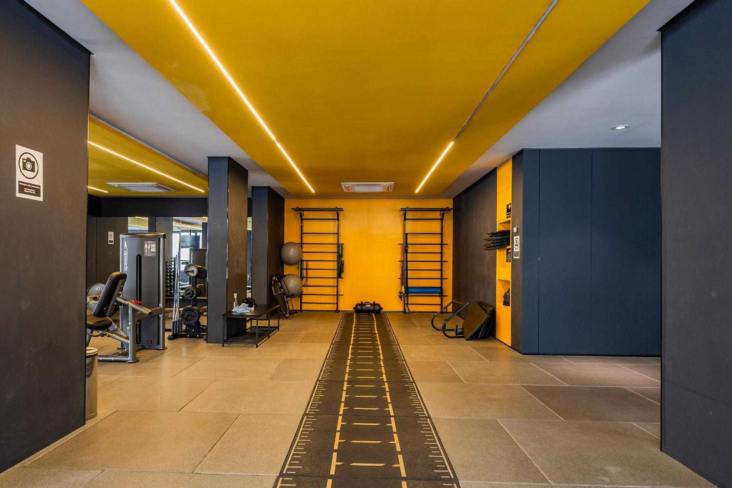 Studio com coworking, piscina e vista da cidade