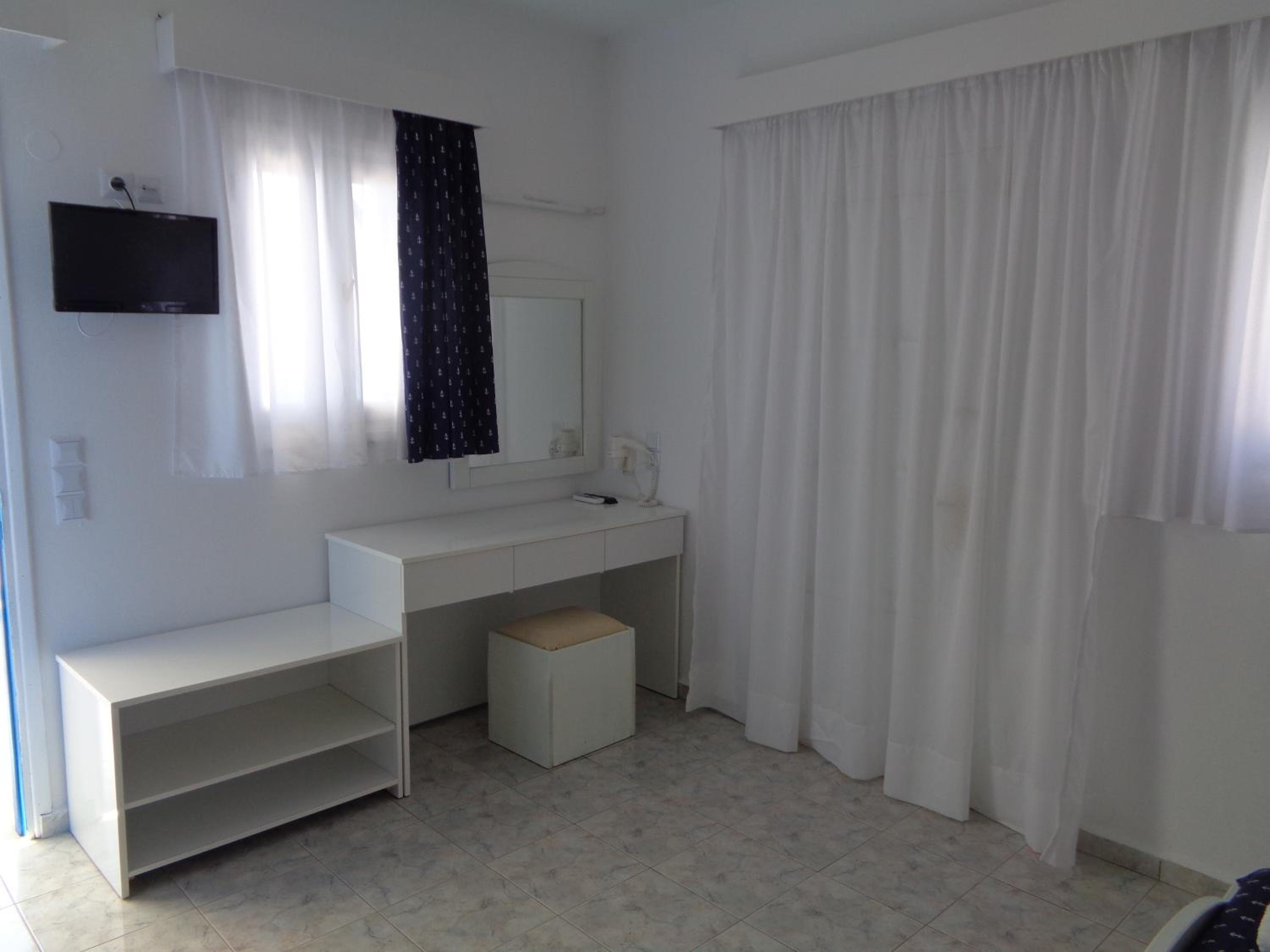Blue and White Studios & Apartments