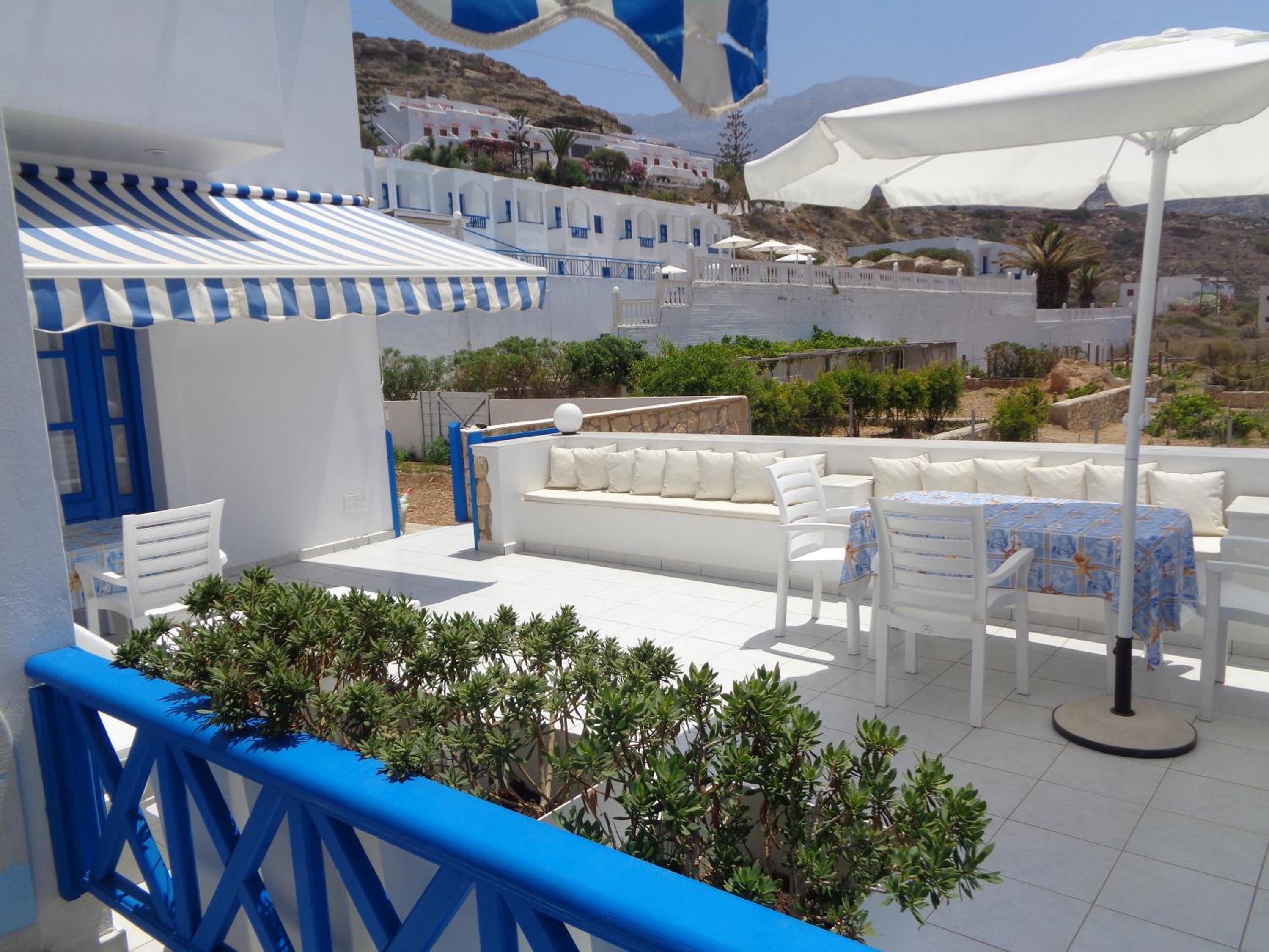 Blue and White Studios & Apartments
