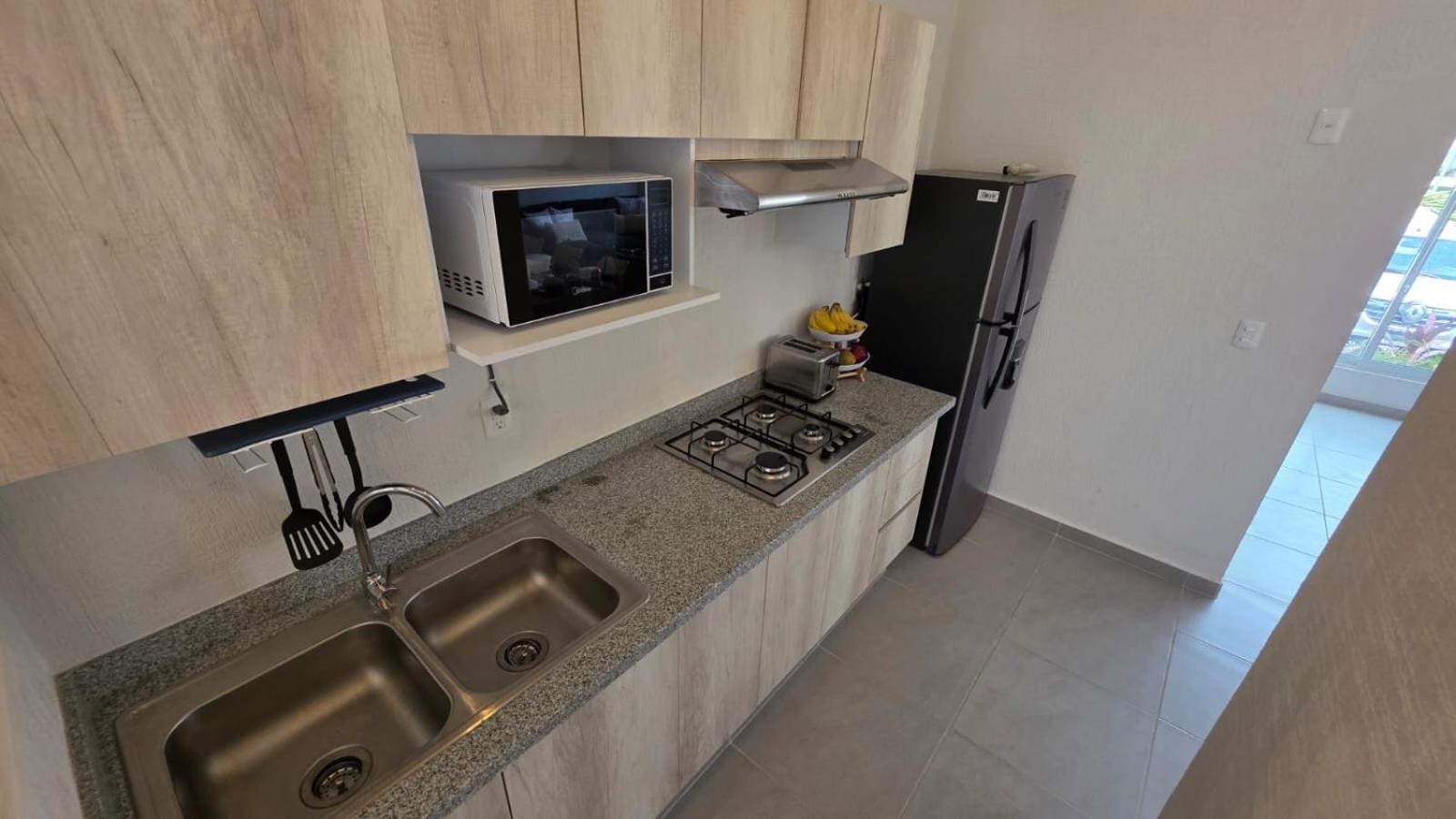 New Casa Flores in Polígono Sur with pool