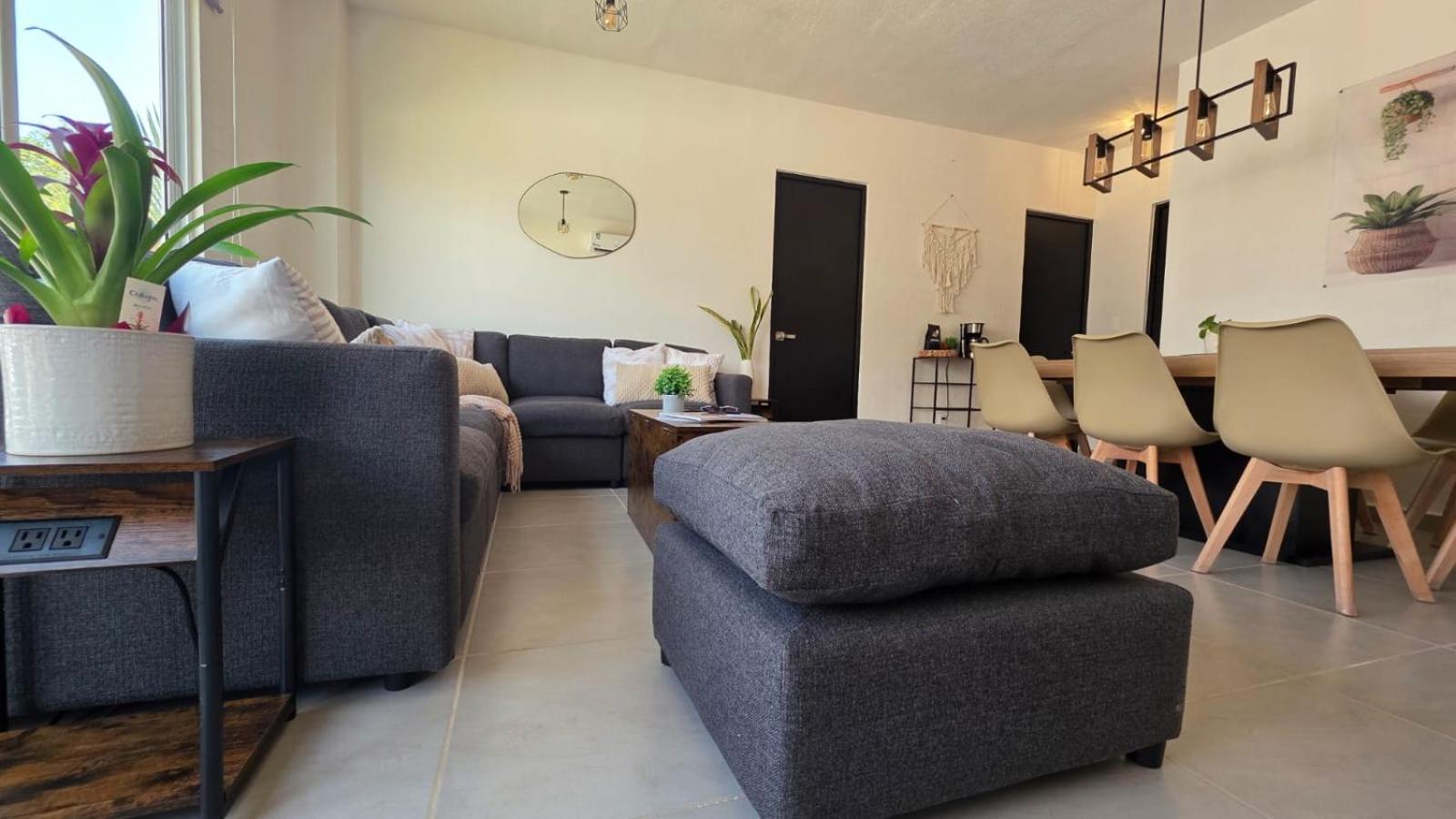 New Casa Flores in Polígono Sur with pool