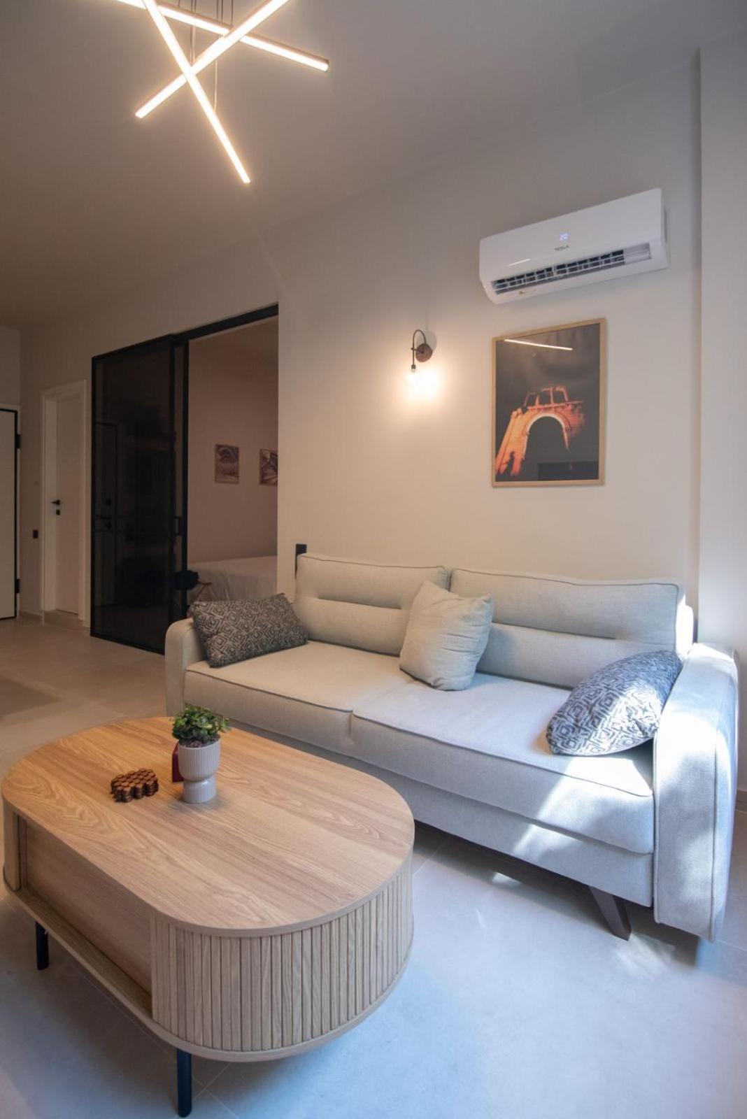 85 Urban Suites