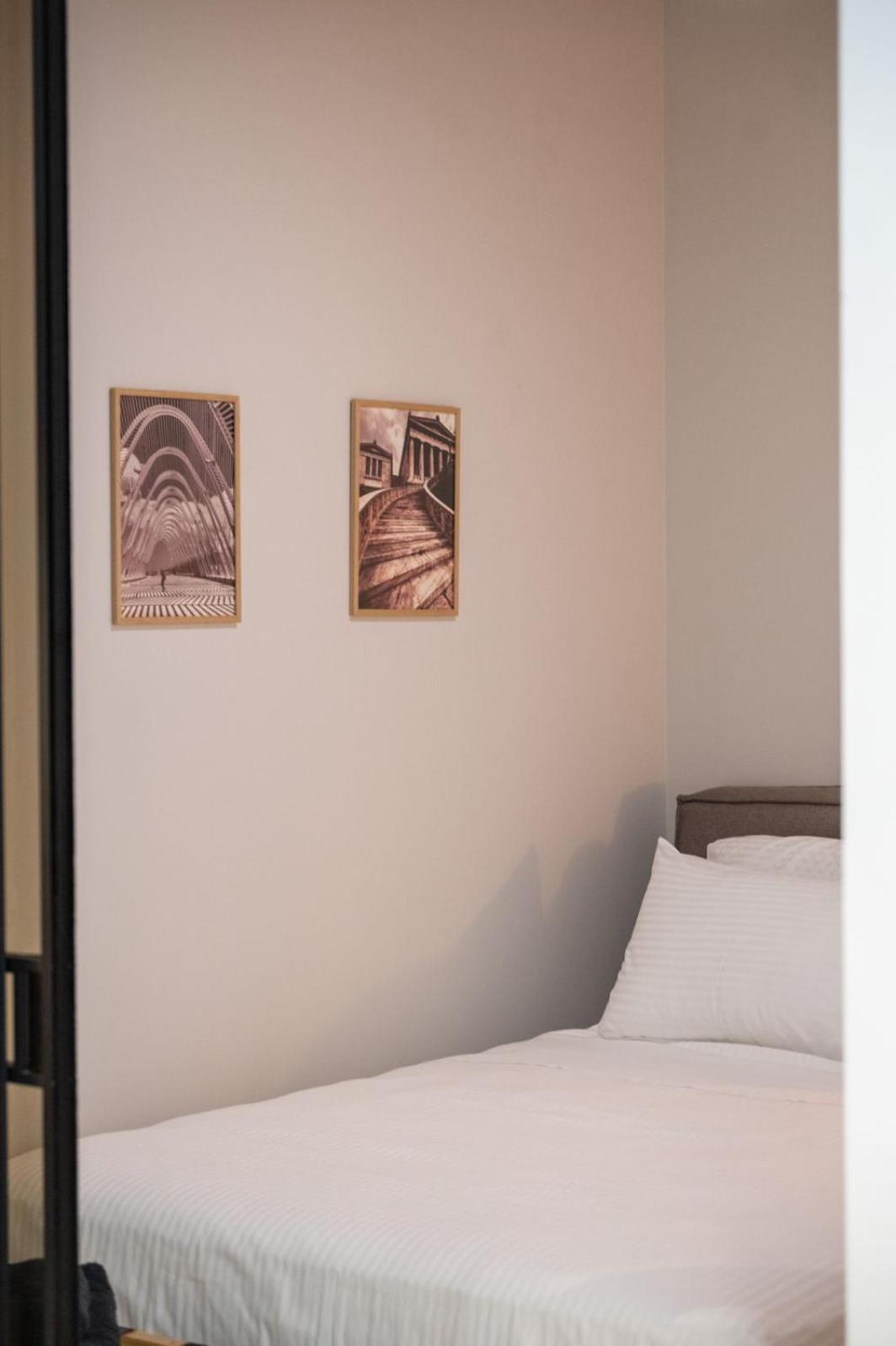 85 Urban Suites