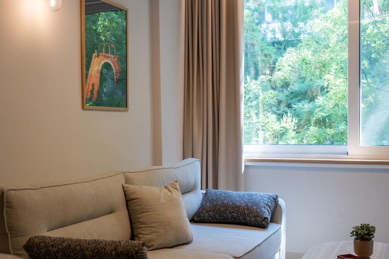 85 Urban Suites