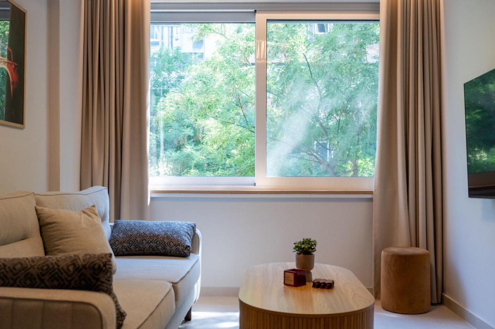 85 Urban Suites