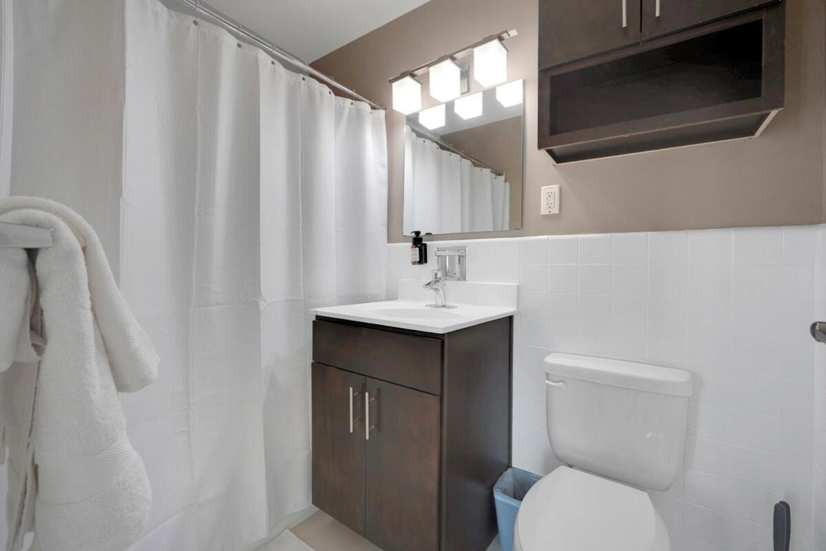 Boutique DCA Unit-Sleeps 7-Free Parking-Great Spot