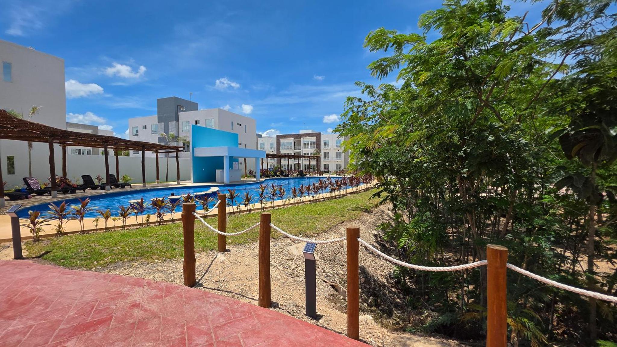 New Casa Flores in Polígono Sur with pool