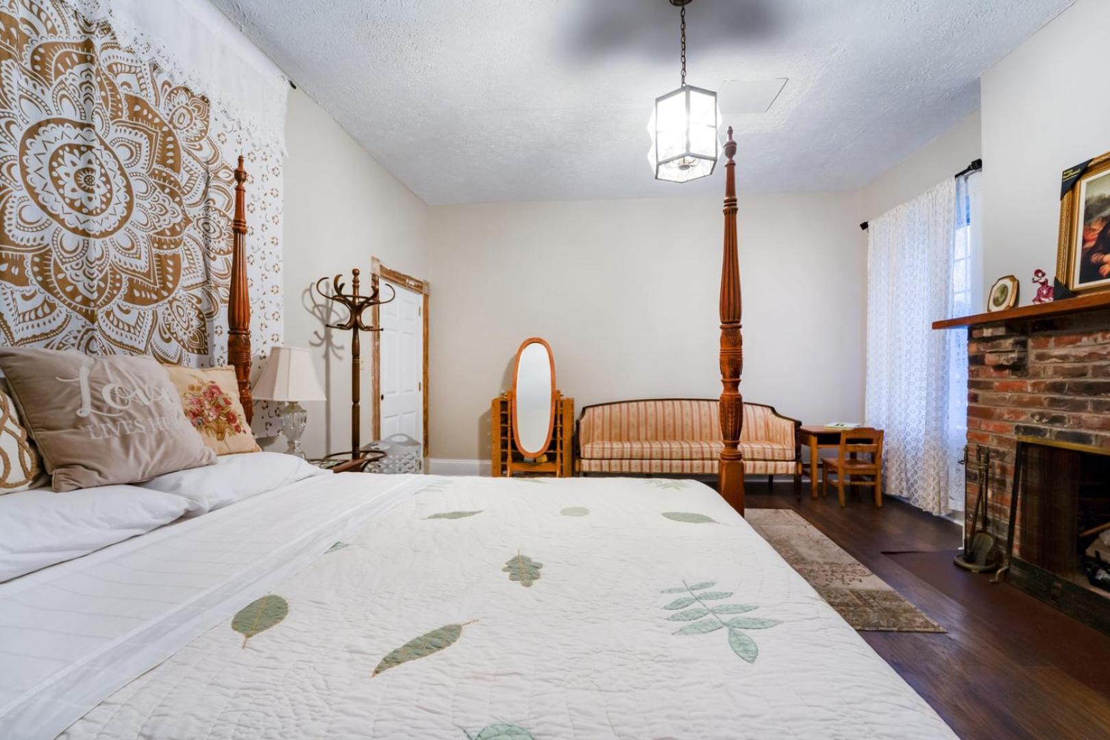 Renovated 4BR | 10 Min to Liberty University