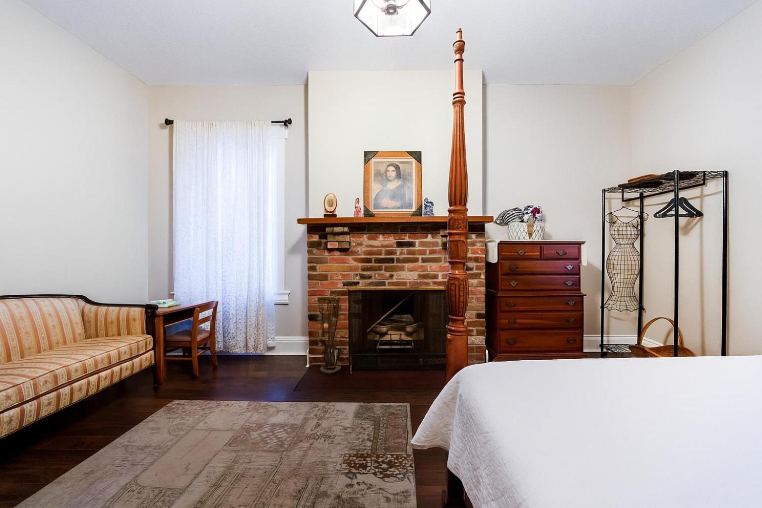 Renovated 4BR | 10 Min to Liberty University