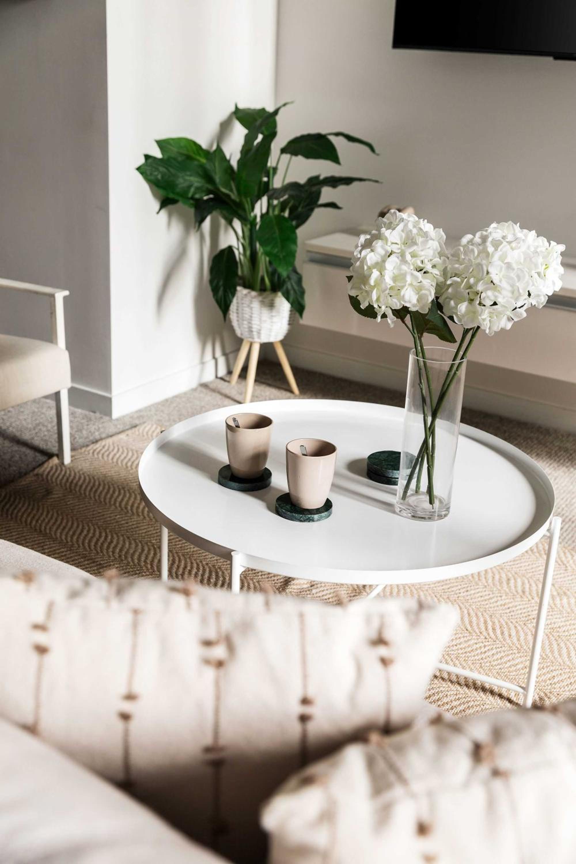 A Plush 2BR Apt Next to Southern Cross Station