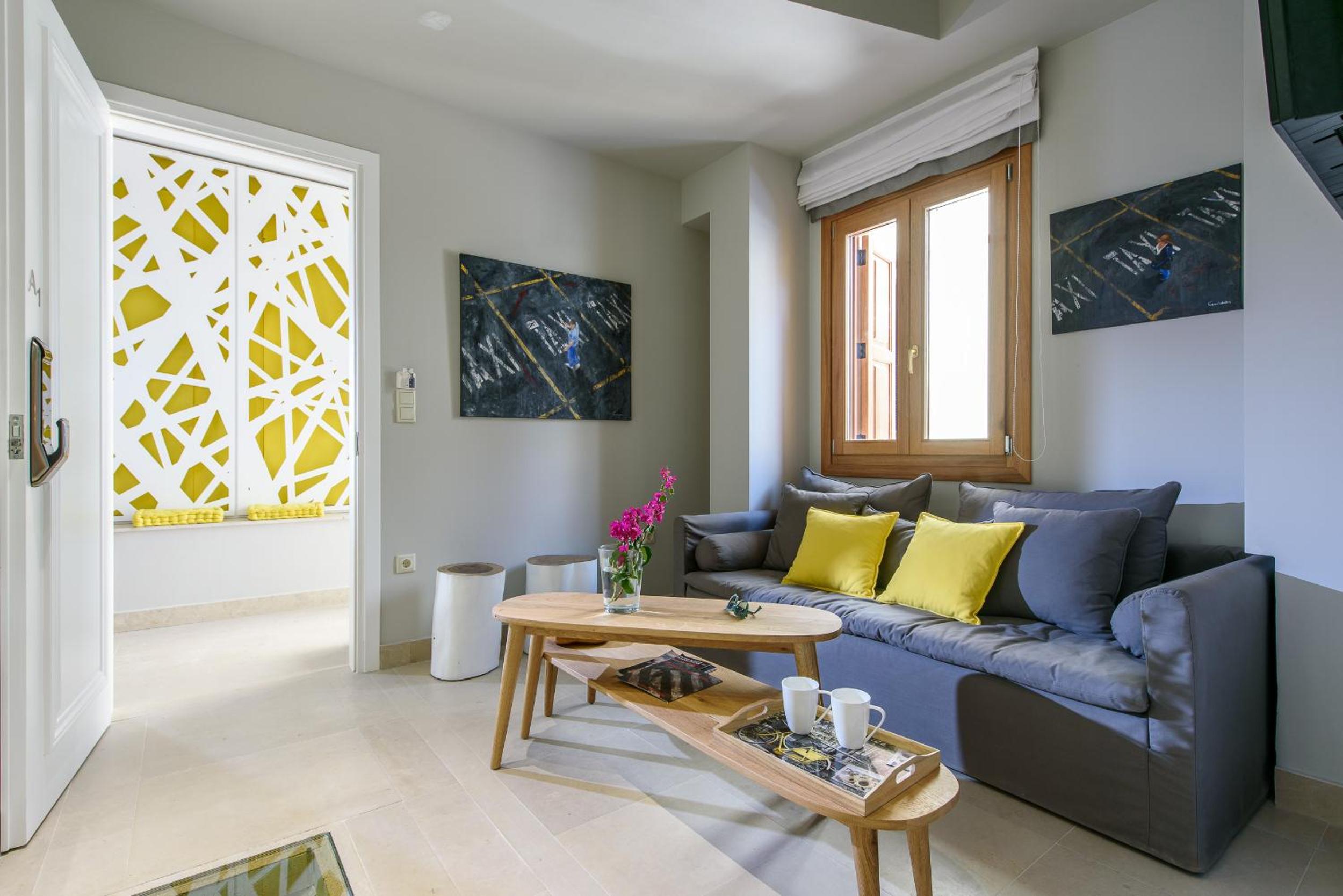 Candia Suites & Rooms