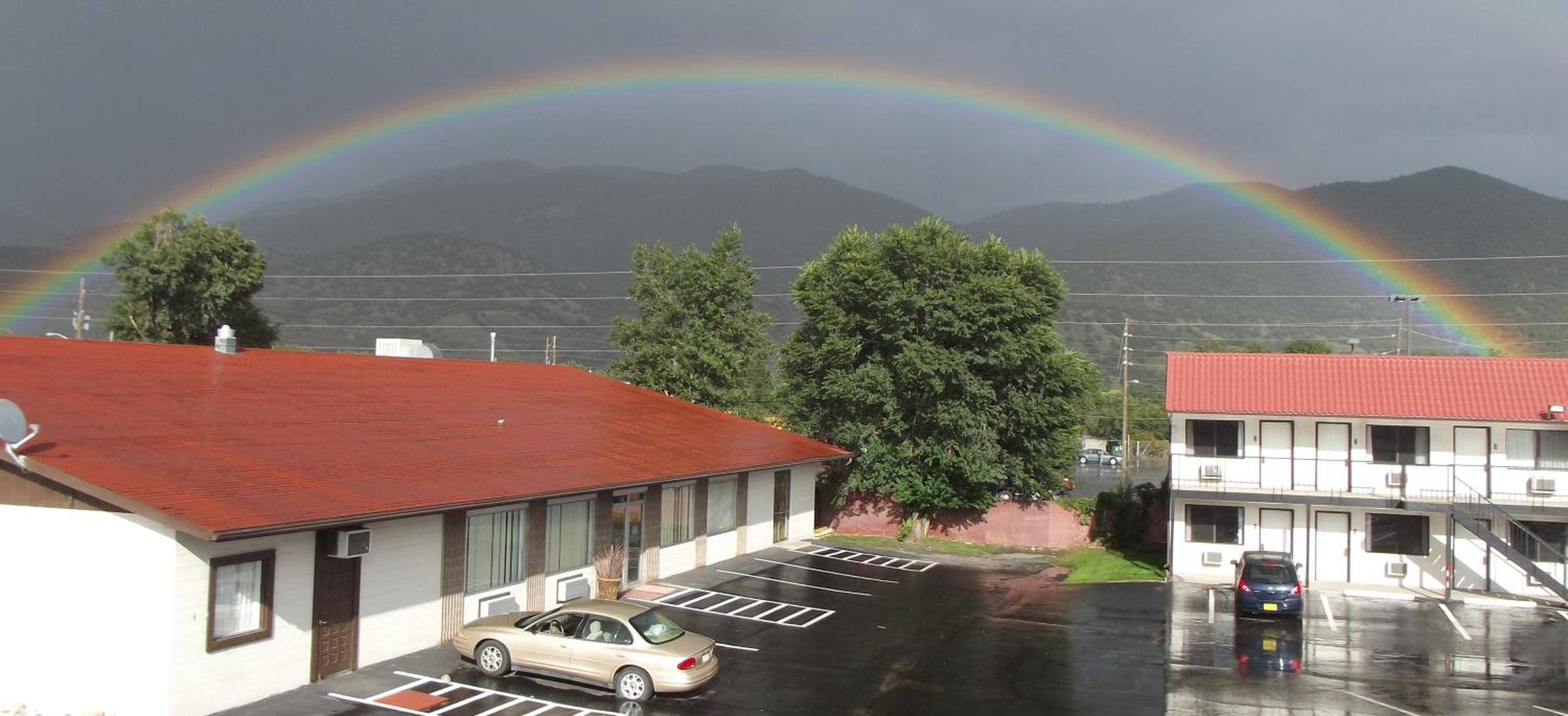 Gateway Inn and Suites