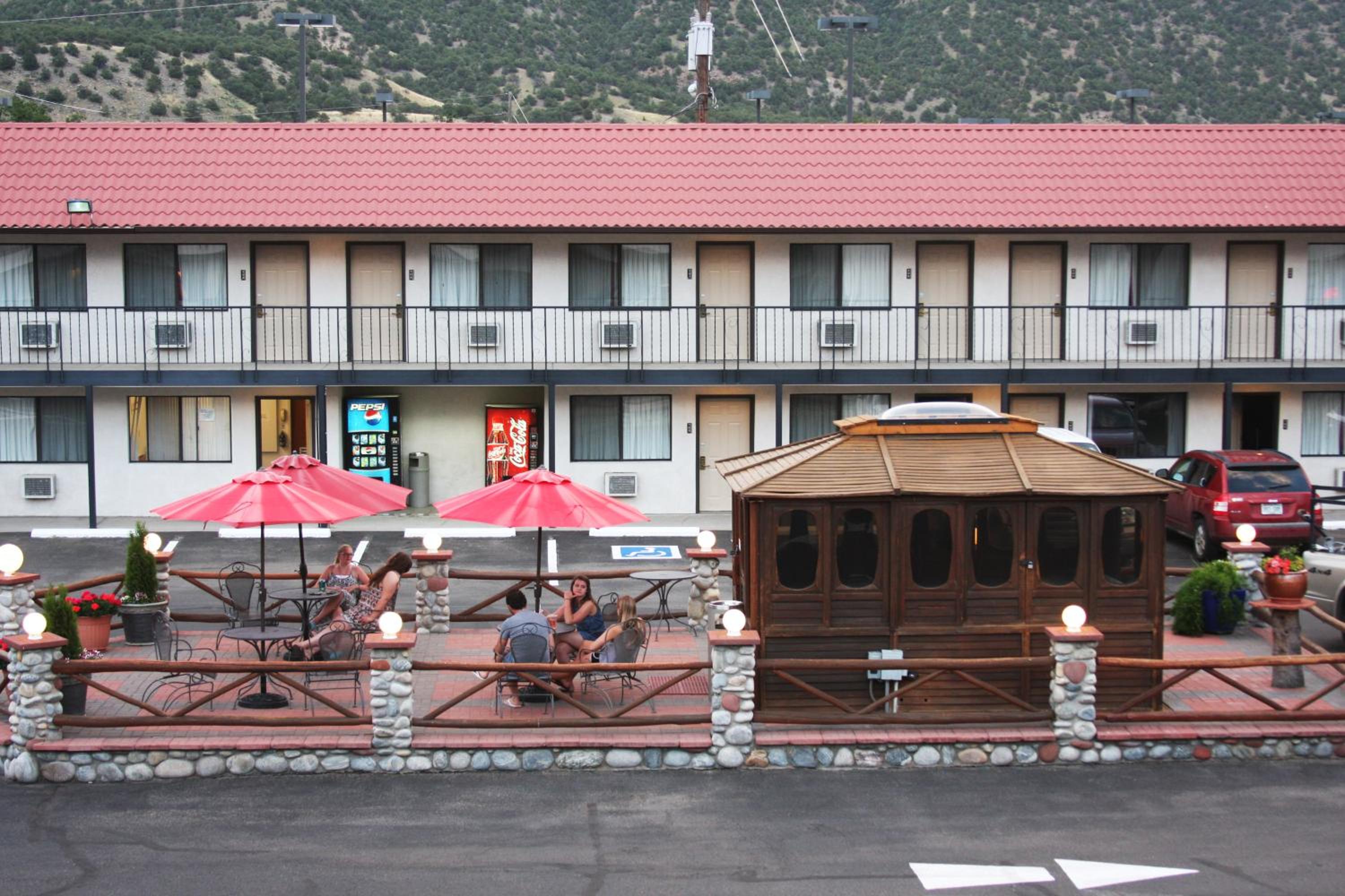 Gateway Inn and Suites