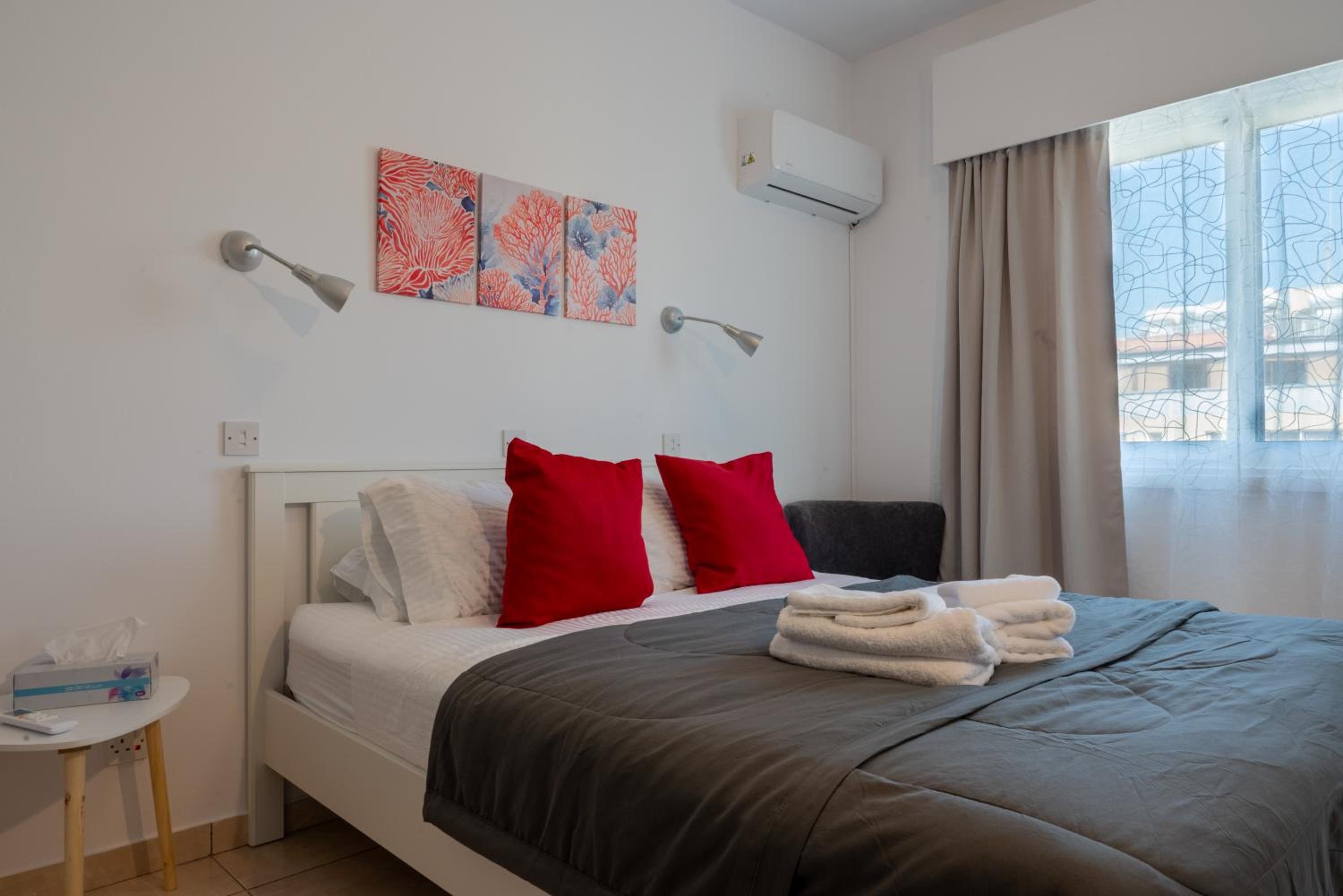 Casa Sol - Spacious 3BR Steps from the Beach