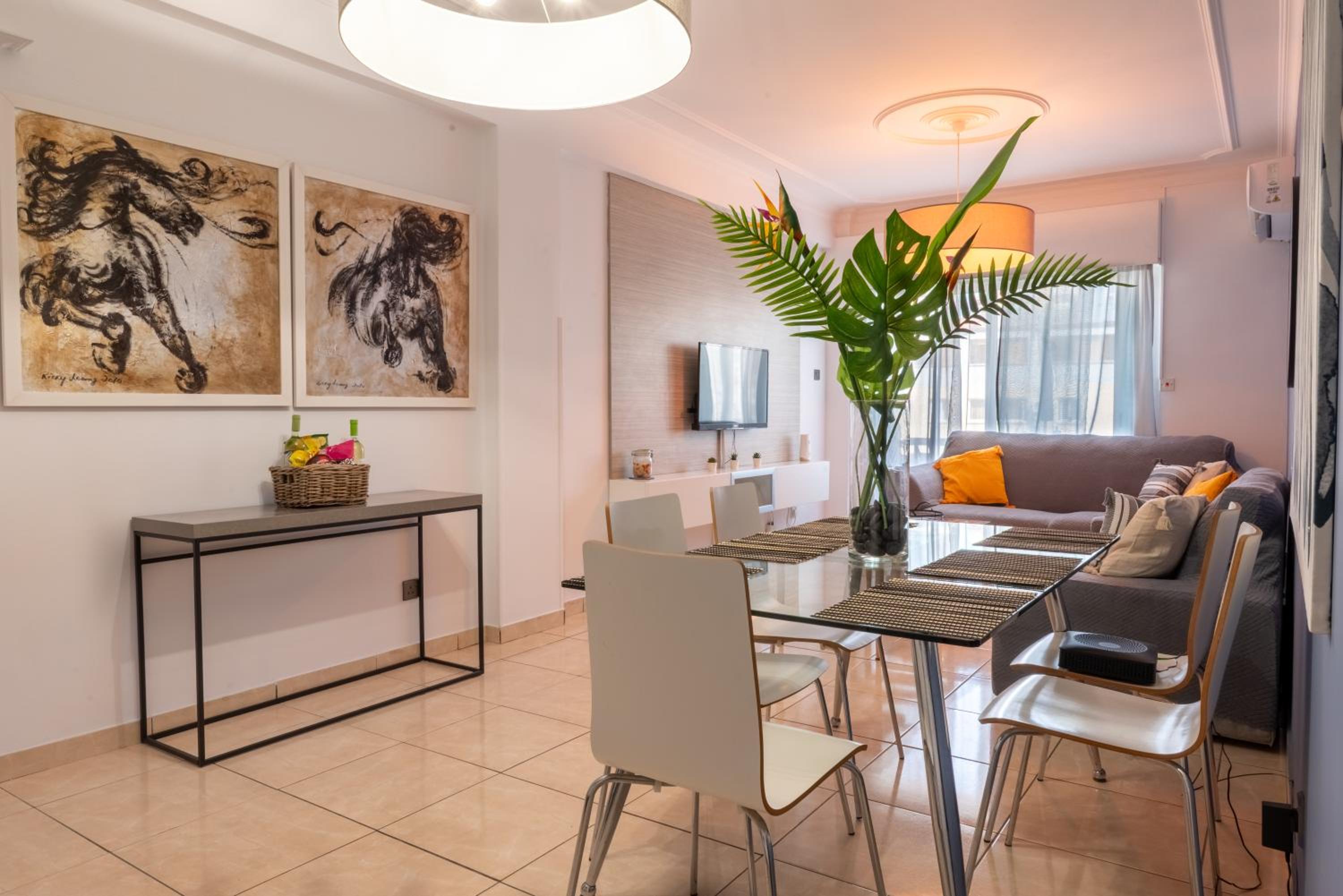 Casa Sol - Spacious 3BR Steps from the Beach