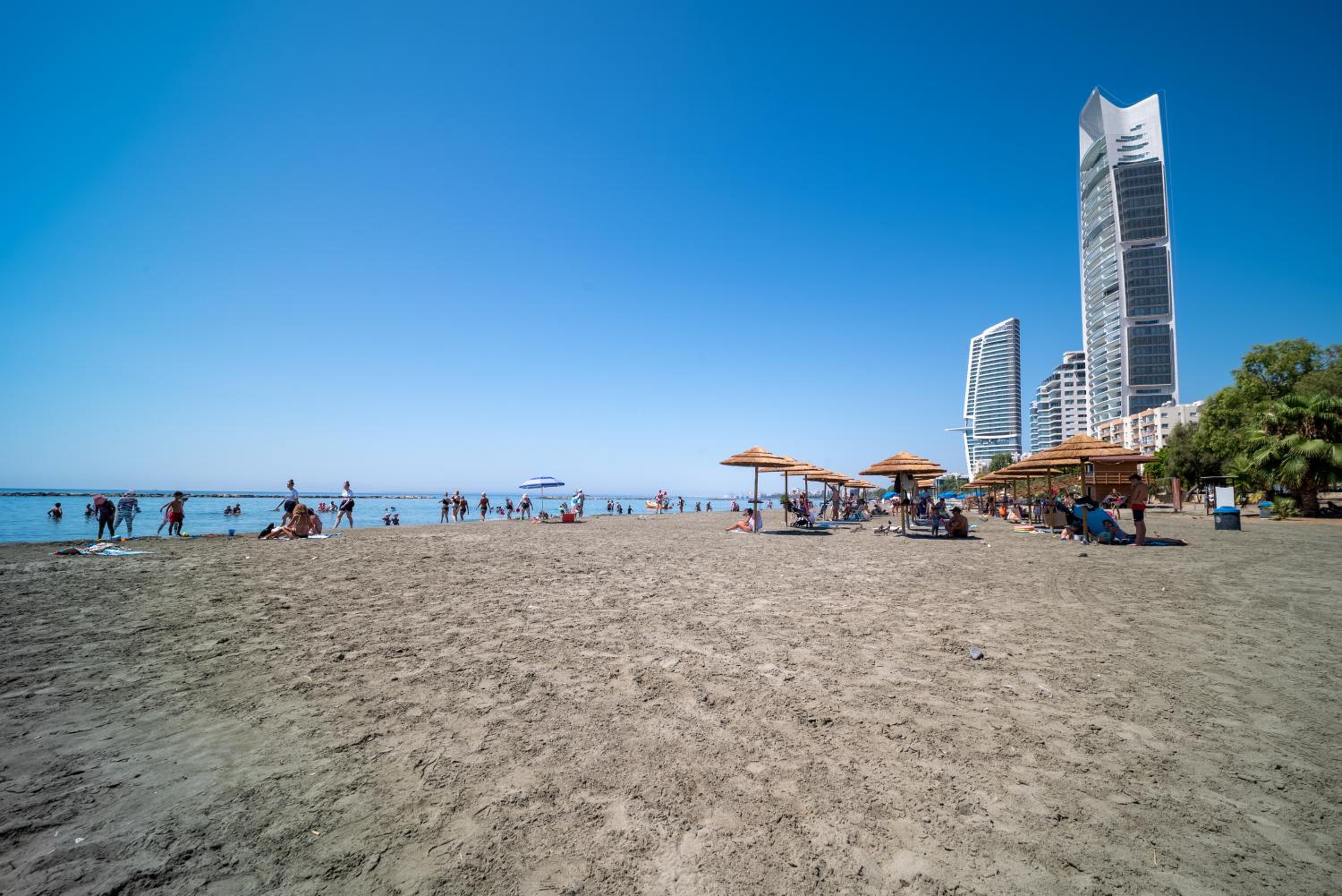 Casa Sol - Spacious 3BR Steps from the Beach