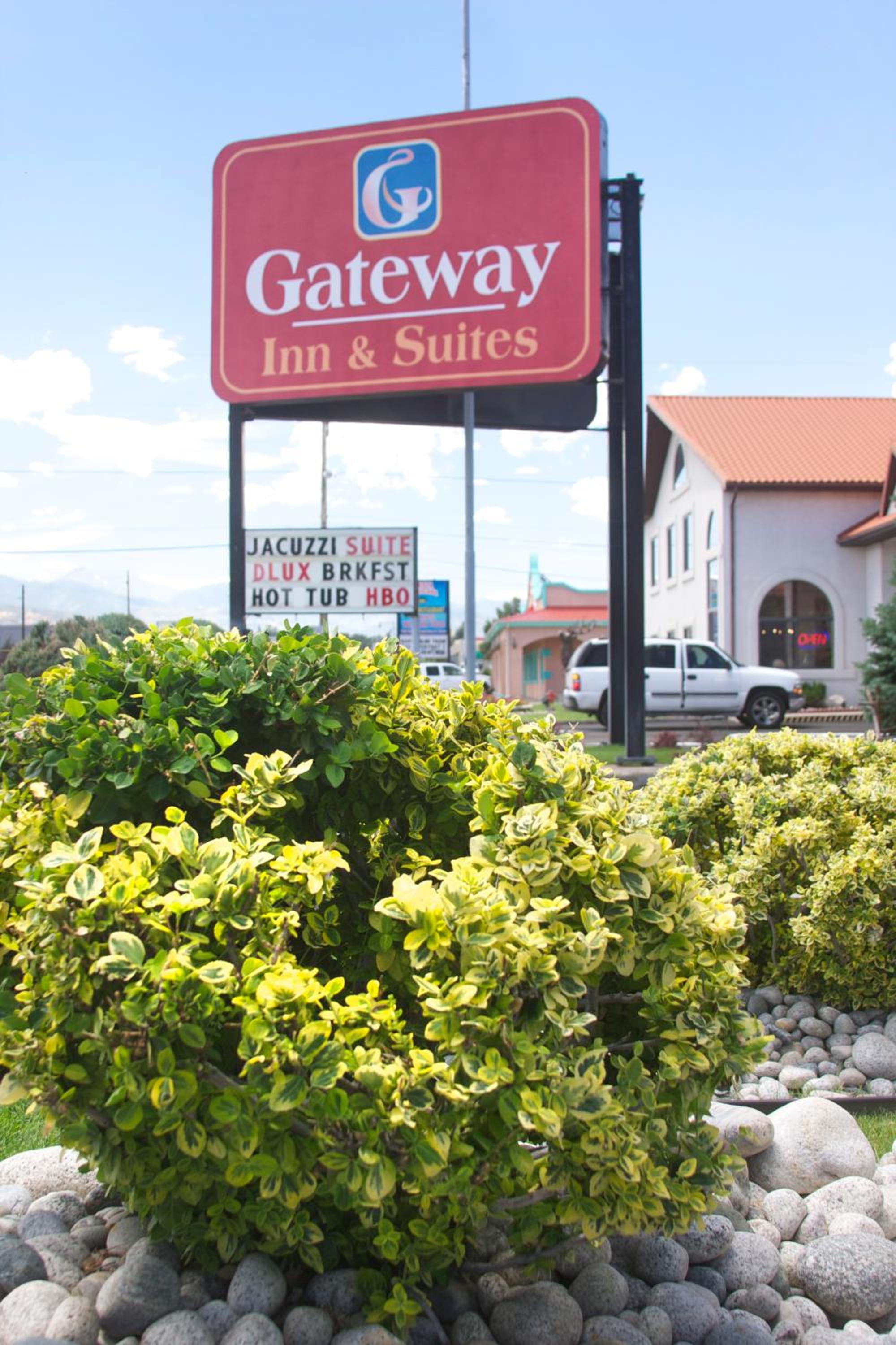 Gateway Inn and Suites