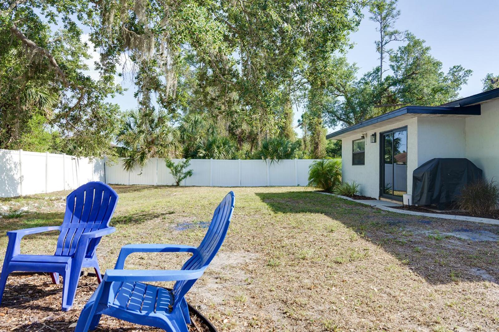 Lounge Area Office Fenced Yard Near It All