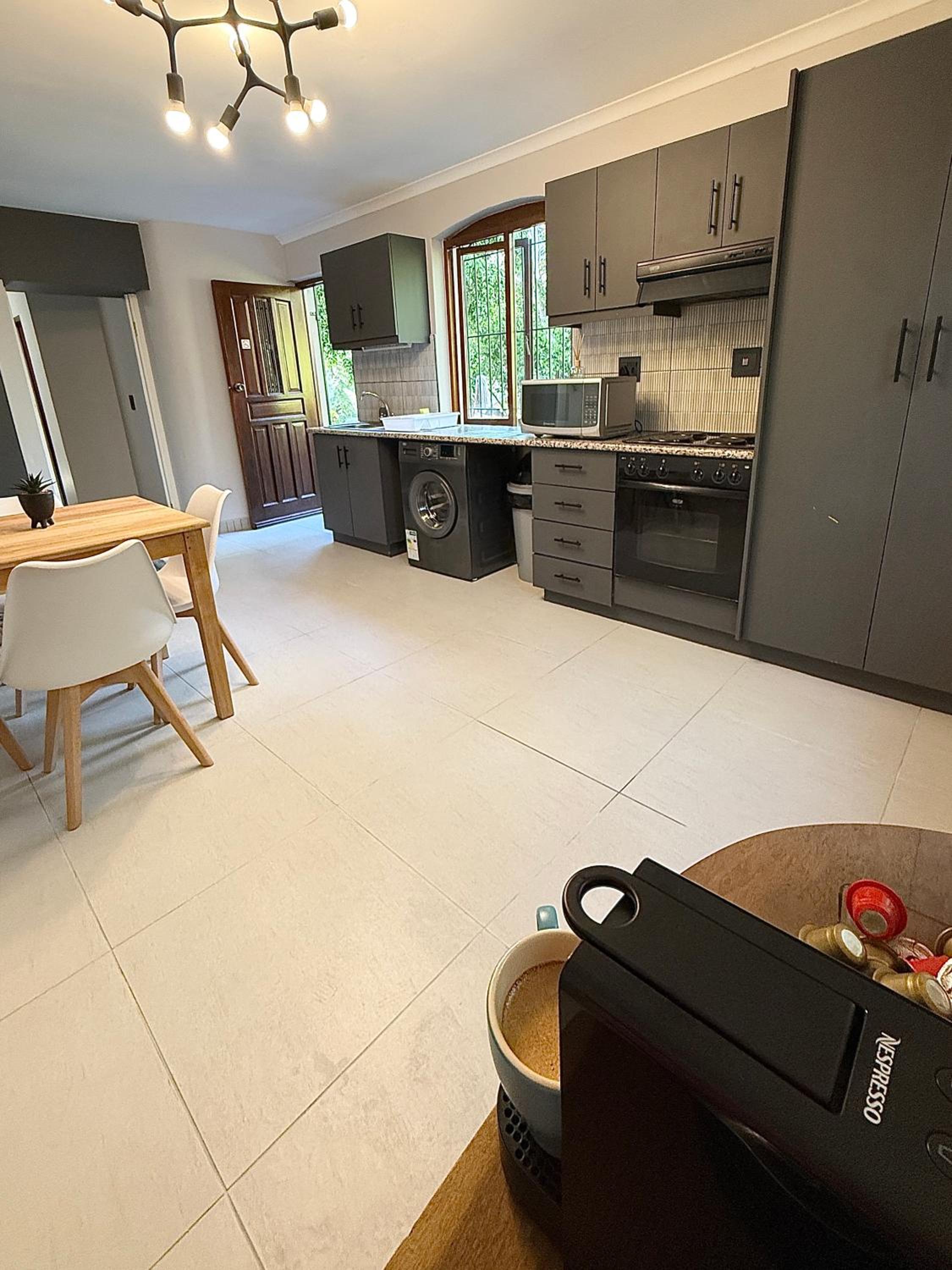 Spacious George self catering apartment for families, golfers, business travellers and couples 1 queen bed 2 sleeper couches