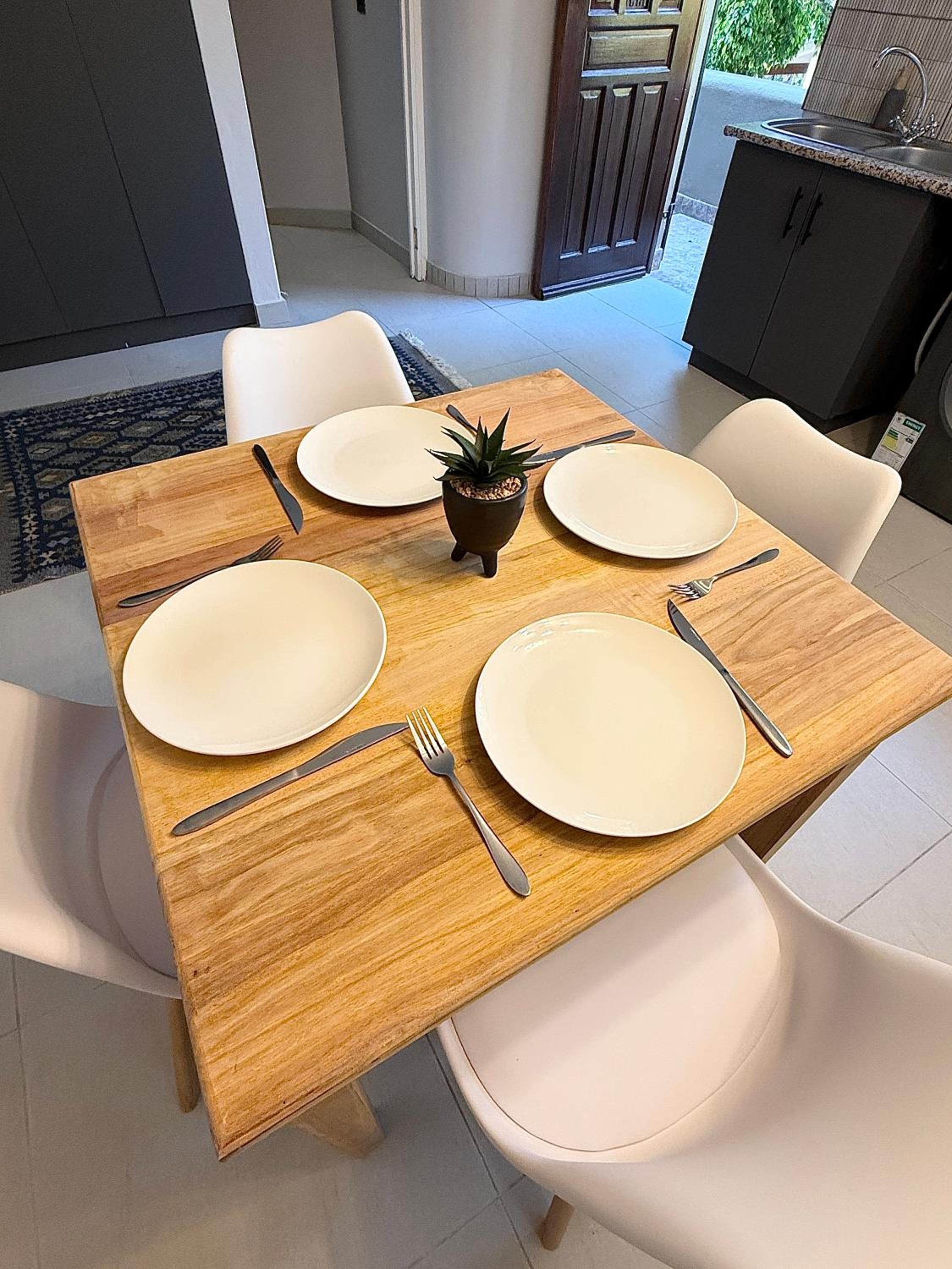Spacious George self catering apartment for families, golfers, business travellers and couples 1 queen bed 2 sleeper couches