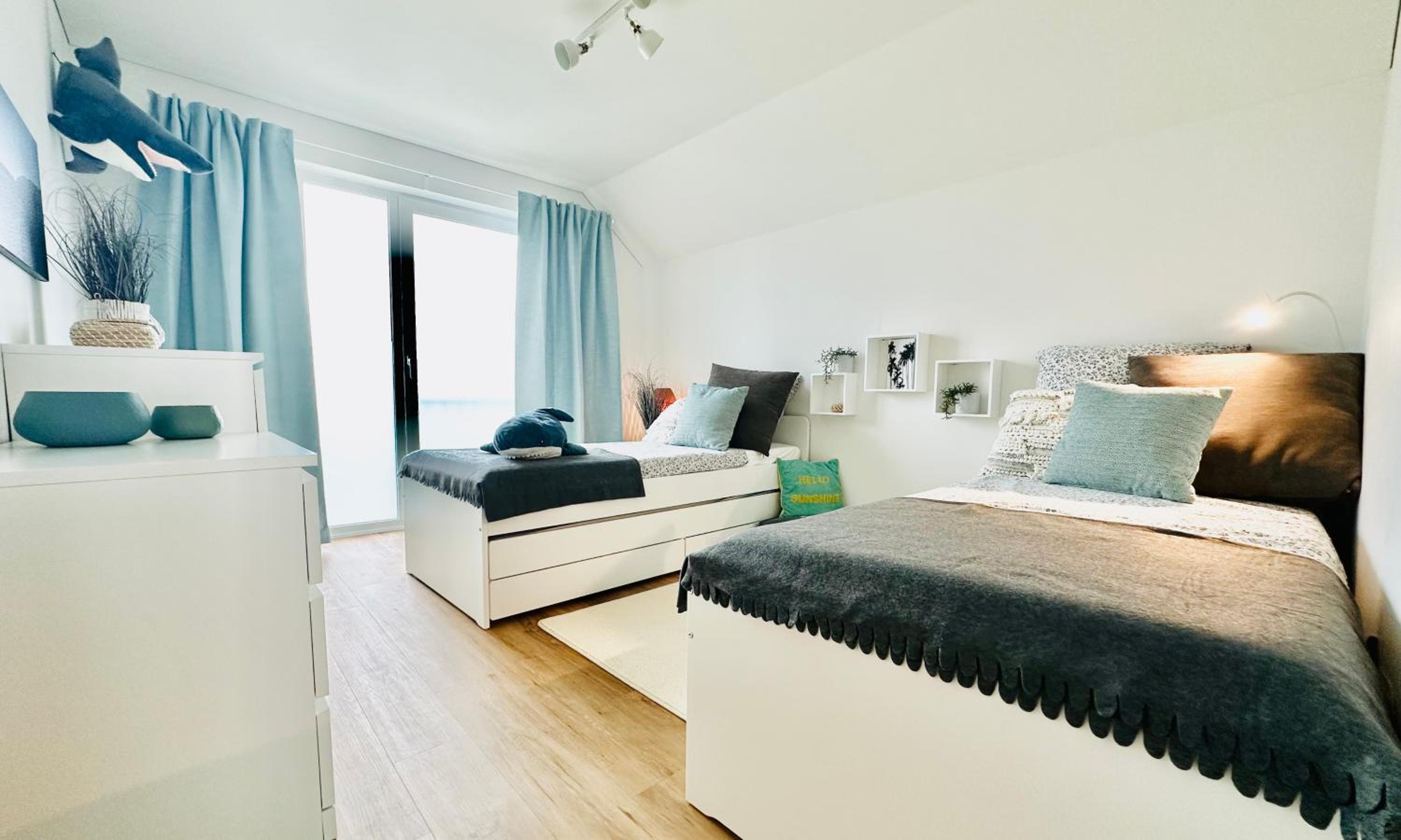 Surfbude, Olpenitz - moderne Ferienwohnung in direkter Strandnähe mit eigenem Eingang, Sauna, Kaminofen, Balkonterrasse und Parkplatz