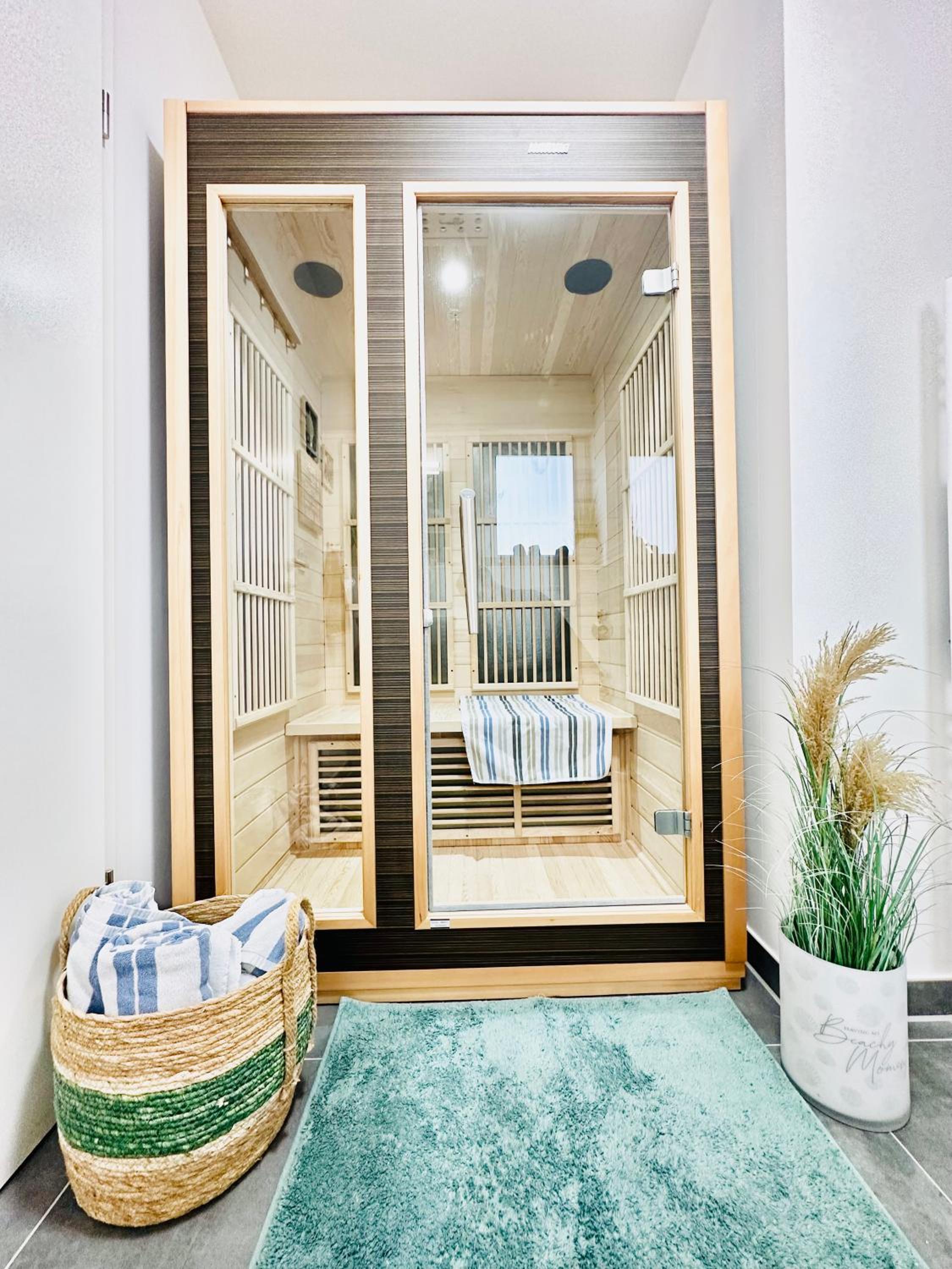 Surfbude, Olpenitz - moderne Ferienwohnung in direkter Strandnähe mit eigenem Eingang, Sauna, Kaminofen, Balkonterrasse und Parkplatz