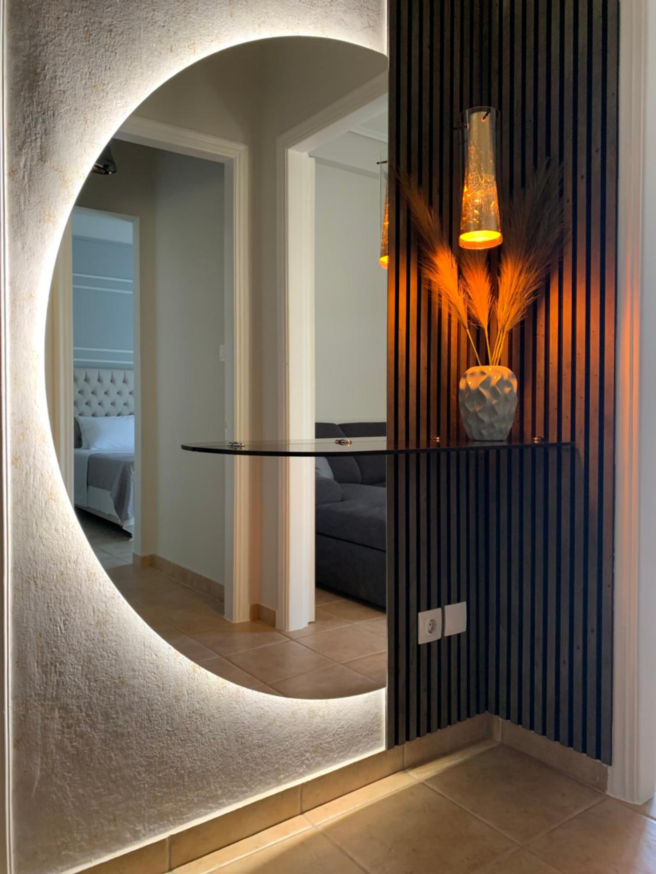 Sea View Apartments, 60m to Beach, Balcony, Parking