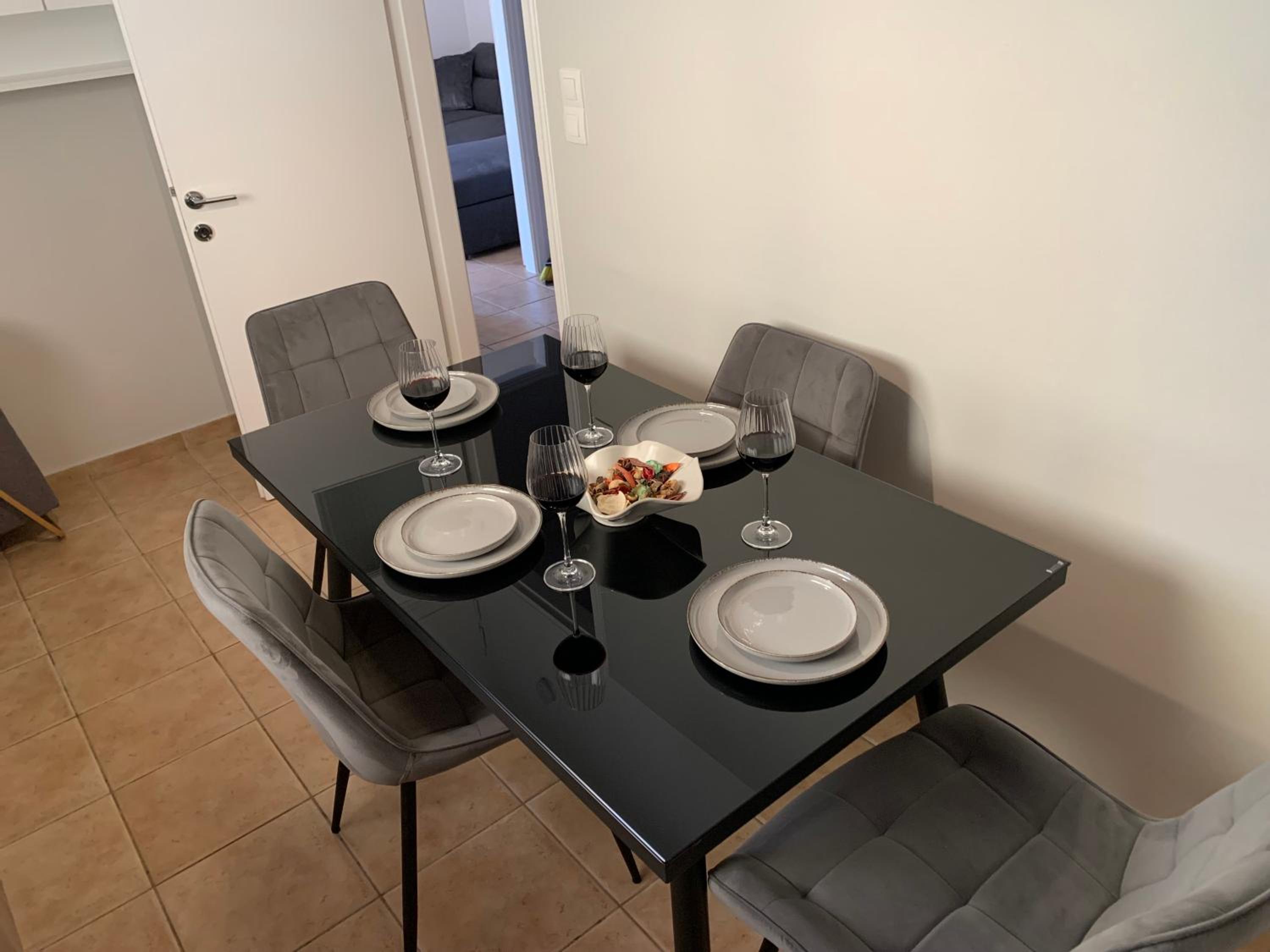 Sea View Apartments, 60m to Beach, Balcony, Parking